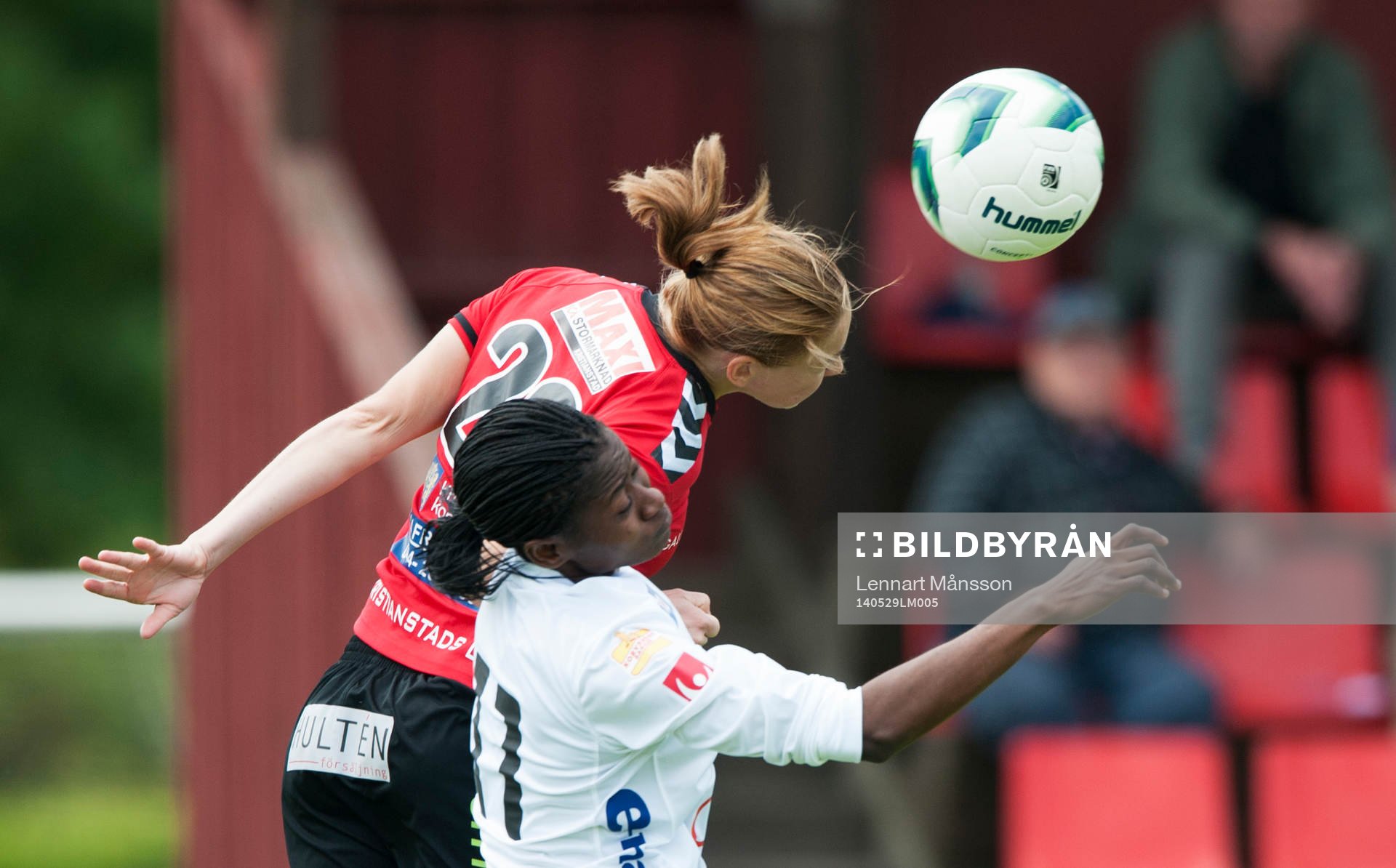 Kristianstads Mia Carlsson och Örebros Ogopnna Chukwudi i