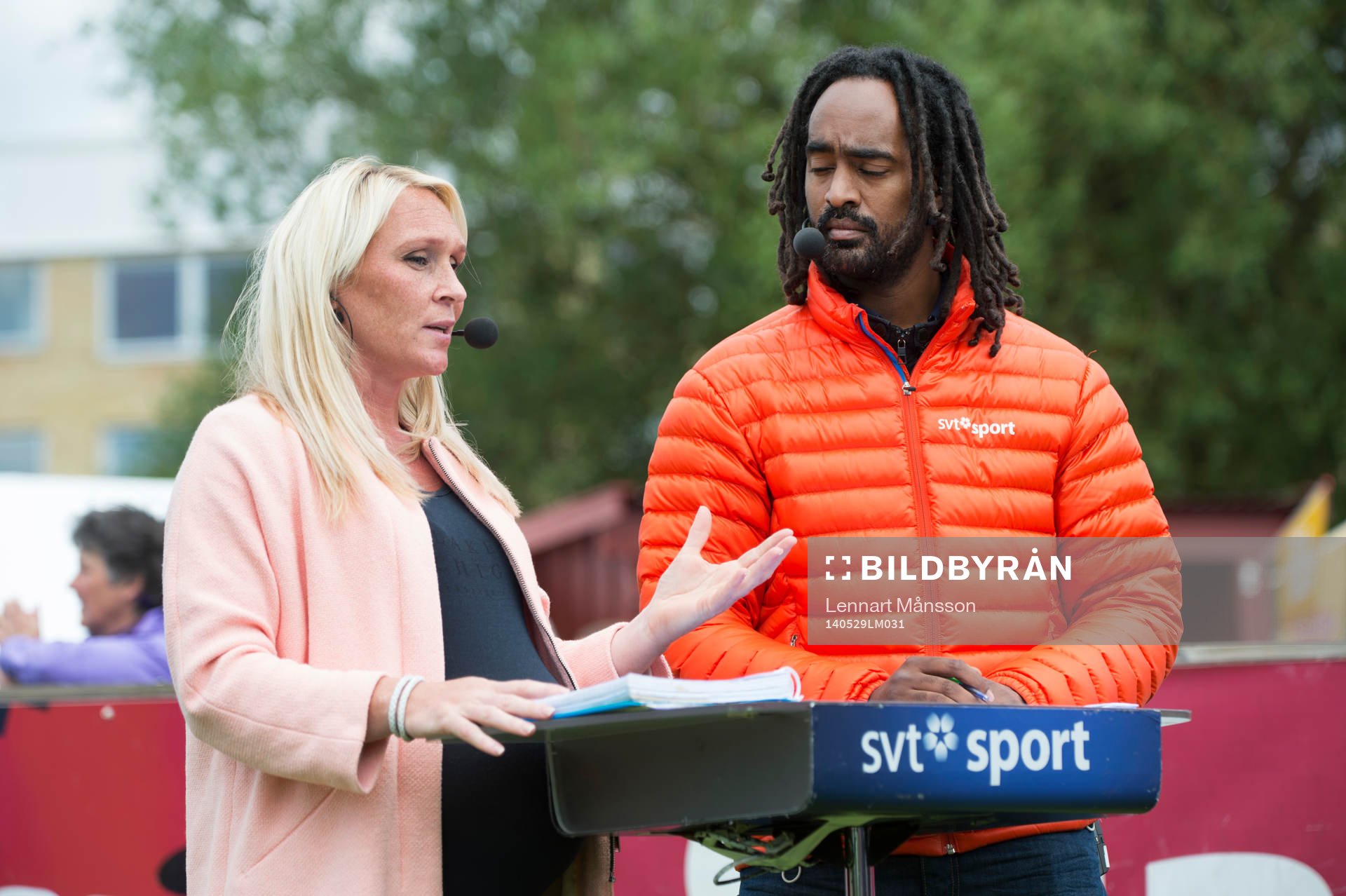 Sveriges Televisions Frida Östberg och David Fjäll i