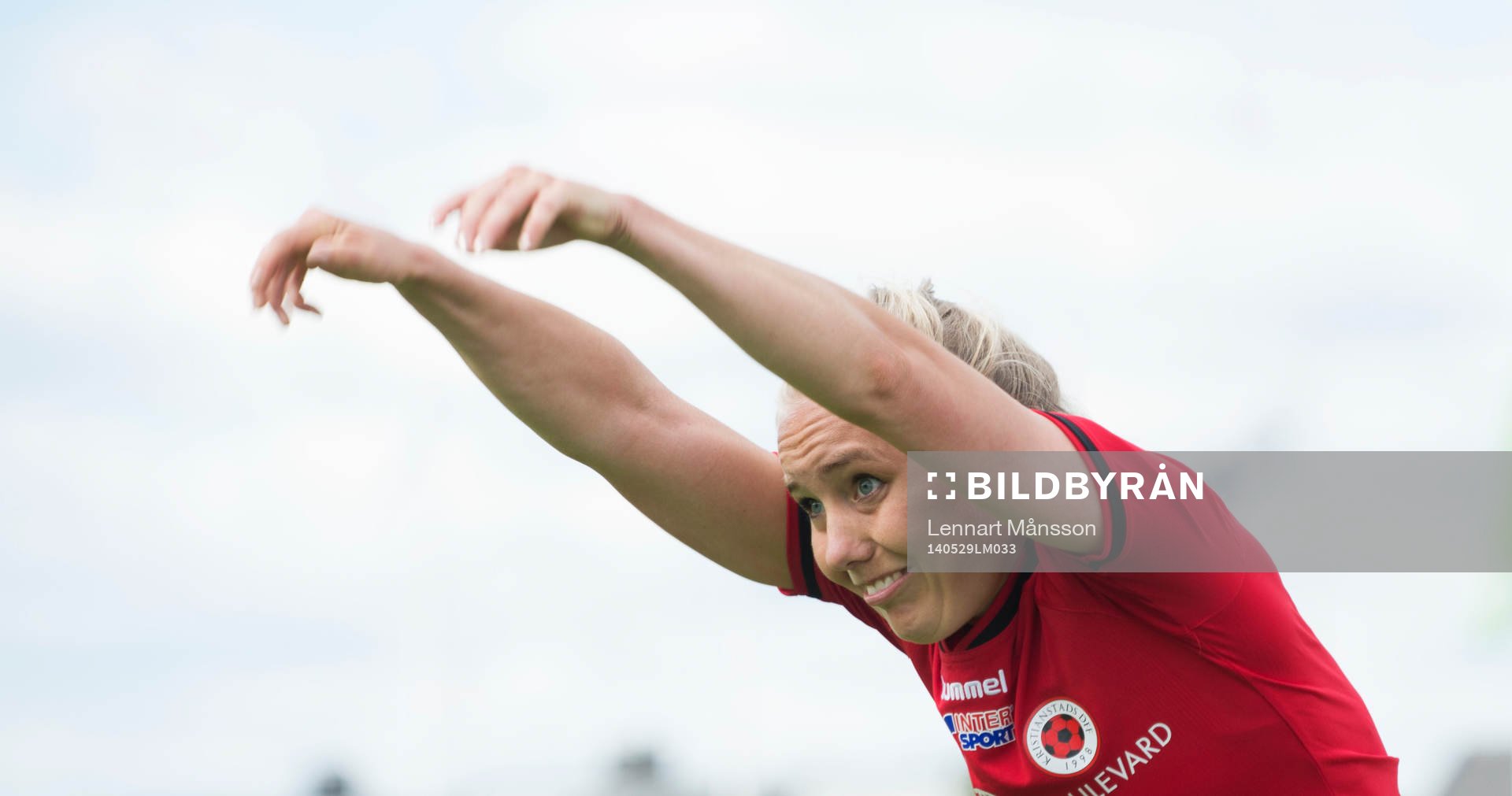 Inkast av Elisa Vidarsdottir i matchen i semifinalen i
