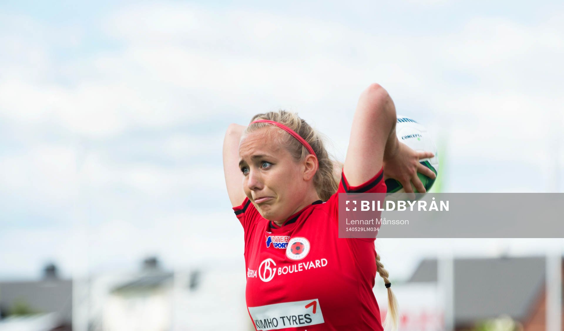 Inkast av Elisa Vidarsdottir i matchen i semifinalen i