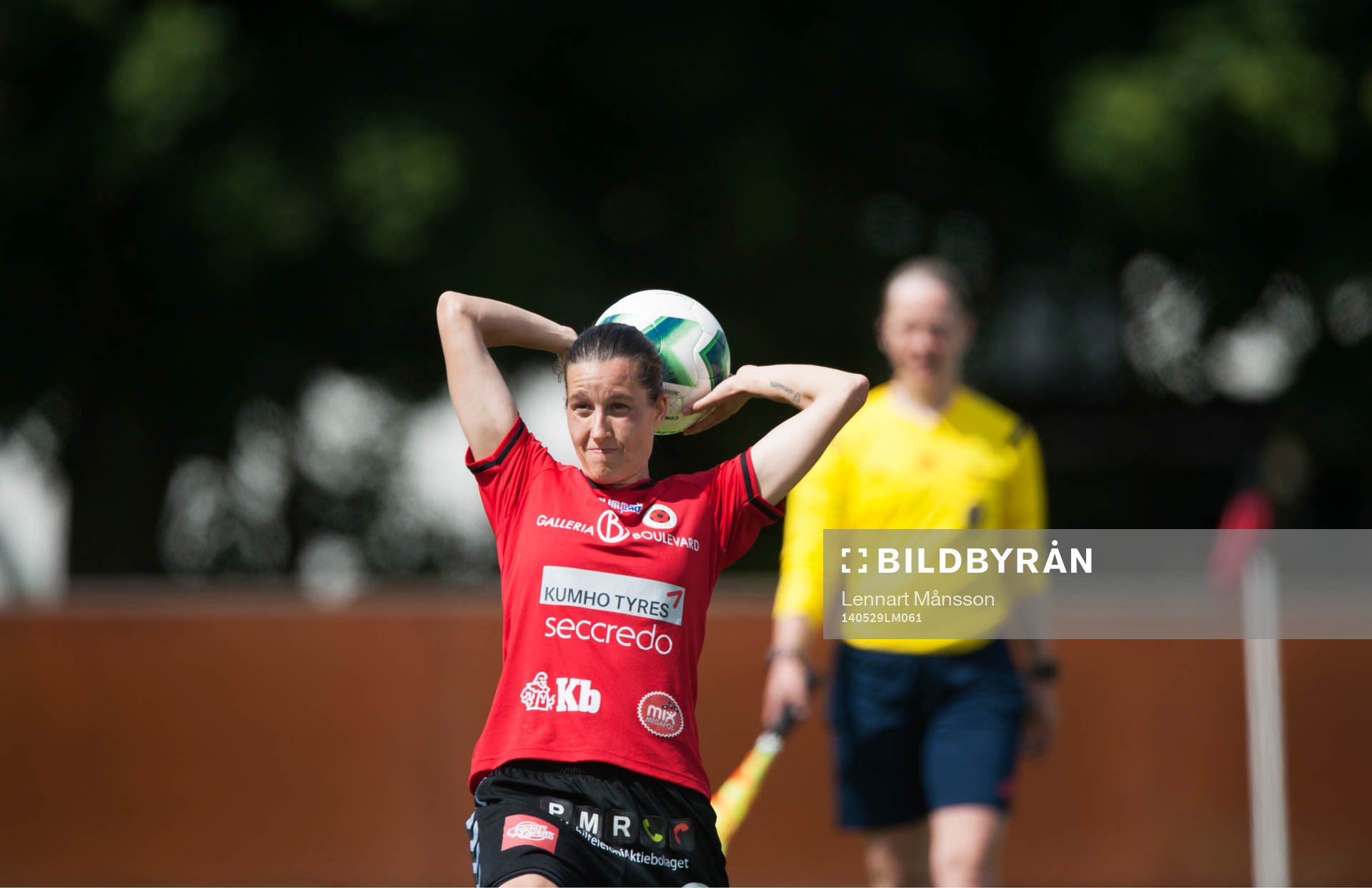 Inkast av Kristisnatsds Johanna Rasmussen i matchen i semifinalen i Svenska Cupen mellan Kristianstad och Örebro i Kristianstad 29 maj 2014.