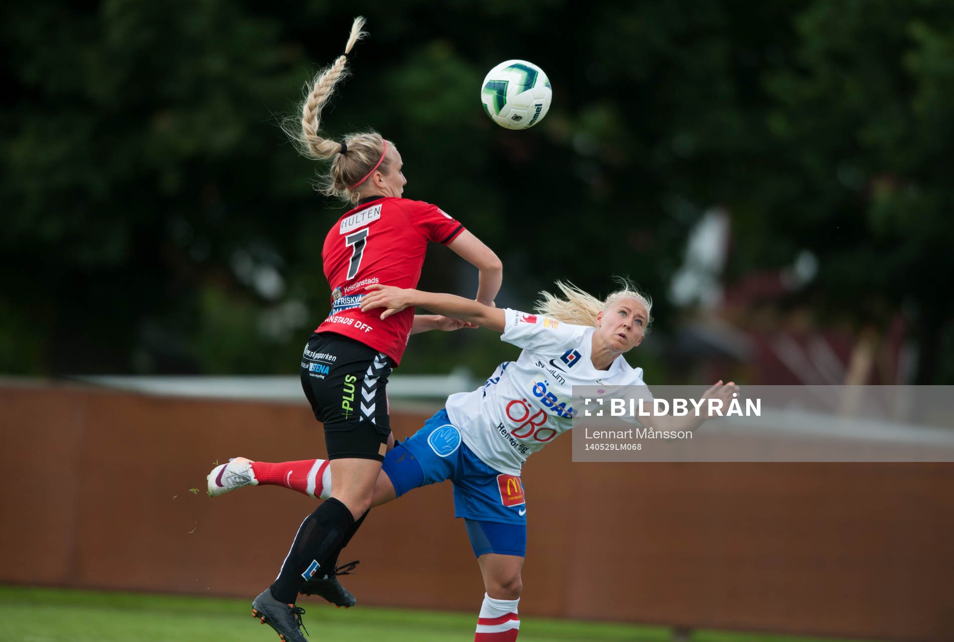 Kristianstads Elisa Vidarsdottir och Örebros Julia