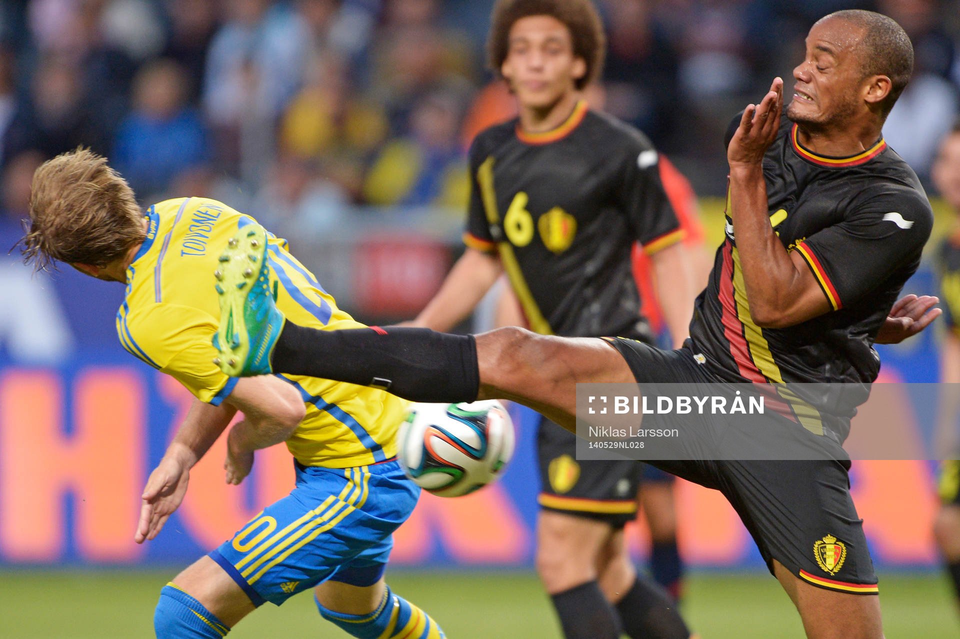 Belgiens Vincent Kompany och Sveriges Ola Toivonen