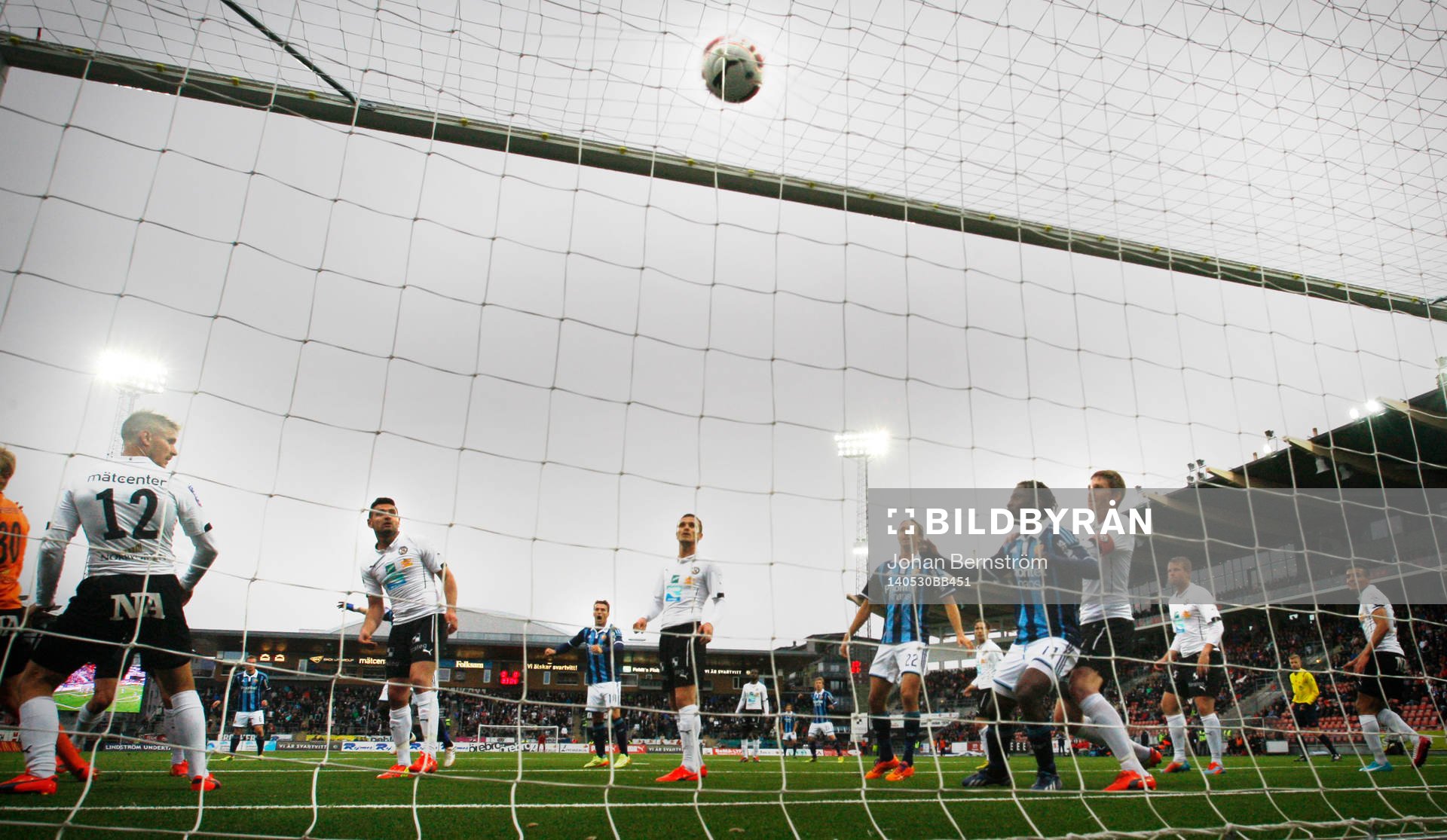 Djurgårdens Emil Bergström gör 0-1 och jublar med Erton