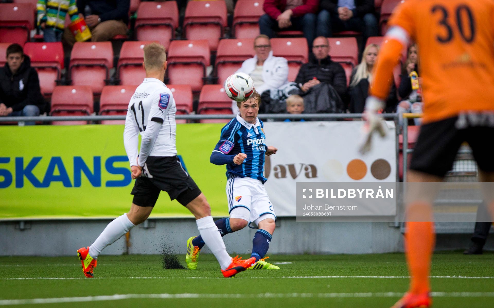 Djurgårdens Simon Tibbling mot Örebros Daniel Björnqvist