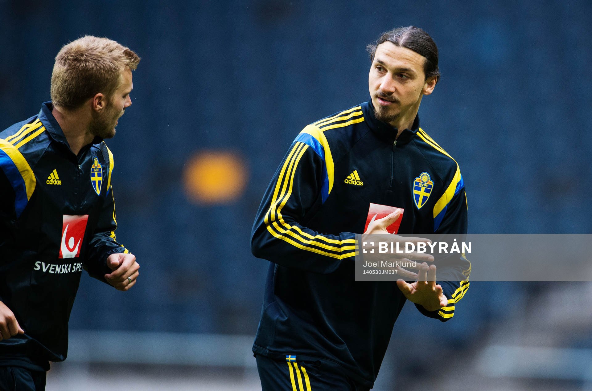 Sebastian Larsson och Zlatan Ibrahimovic på Sveriges fotbollandslags träning den 30 maj 2014 i Stockholm.
