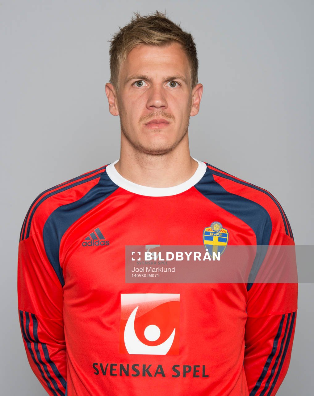 Sveriges fotbollsspelare Johan Dahlin poserar för ett porträtt den 30 maj 2014 i Stockholm.
