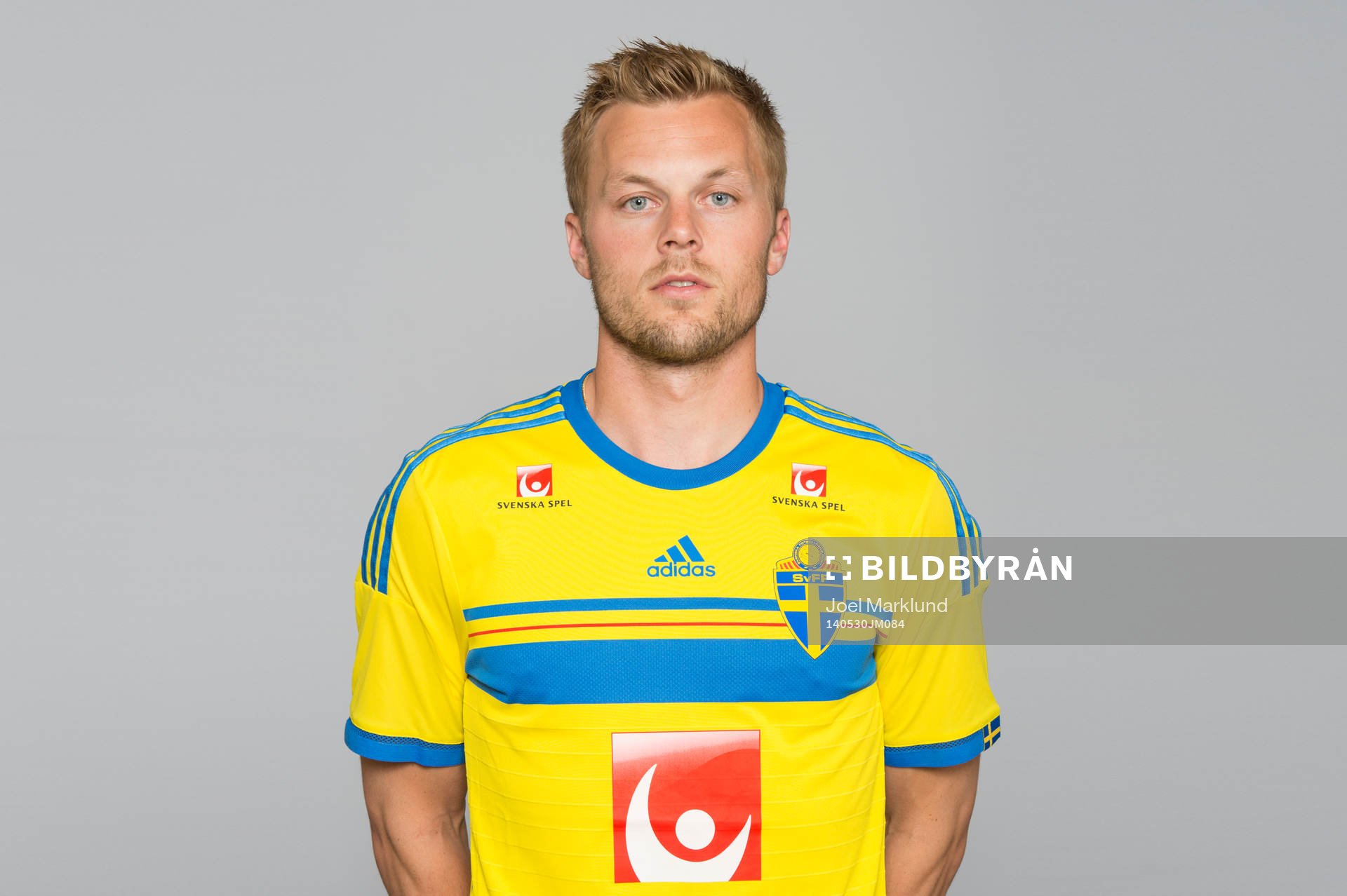 Sveriges fotbollsspelare Sebastian Larsson poserar för ett porträtt den 30 maj 2014 i Stockholm.