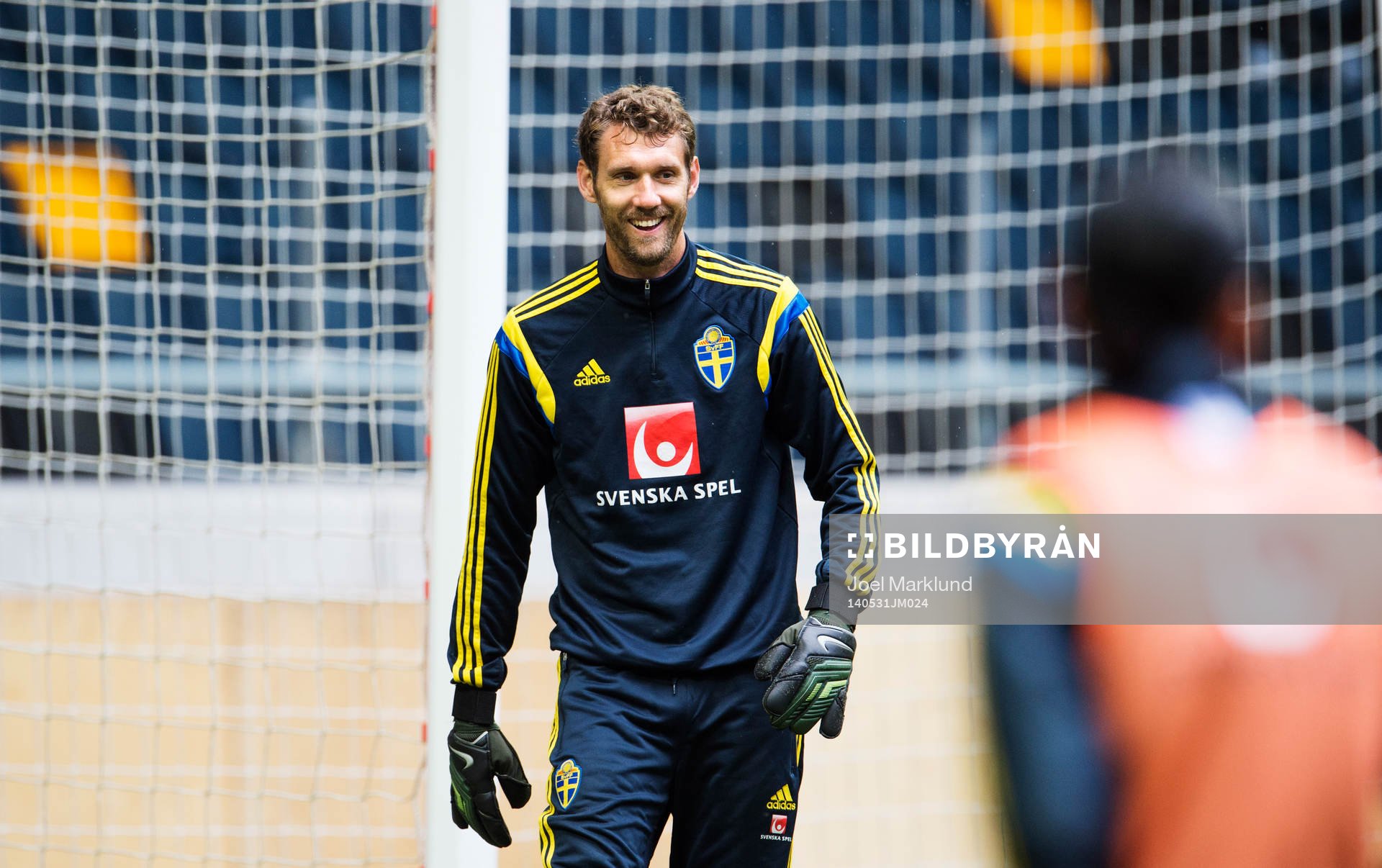 Andreas Isaksson ler