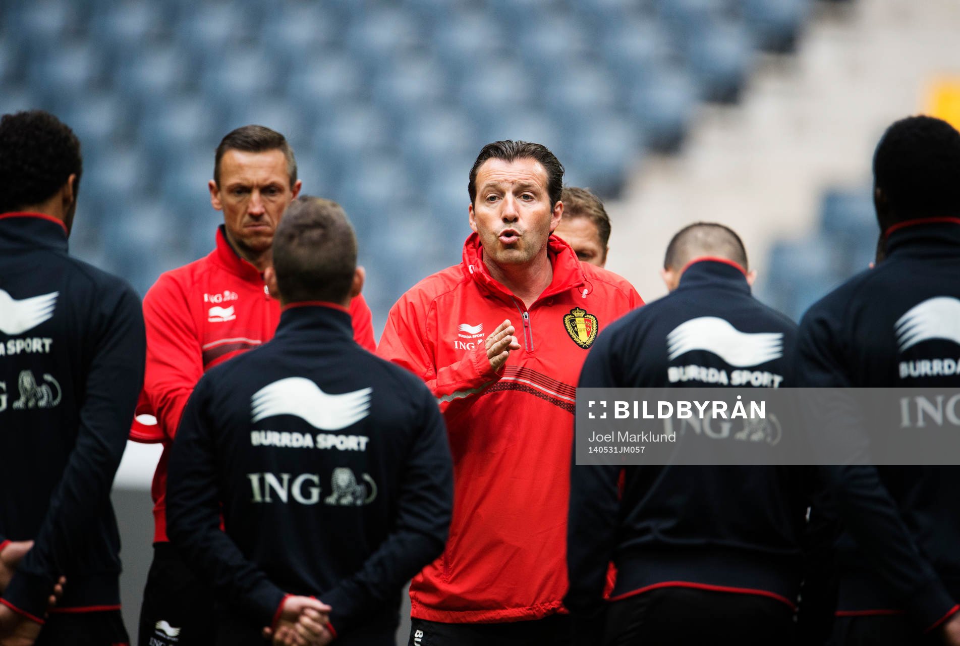 Förbundskapten Marc Wilmots ger instruktioner