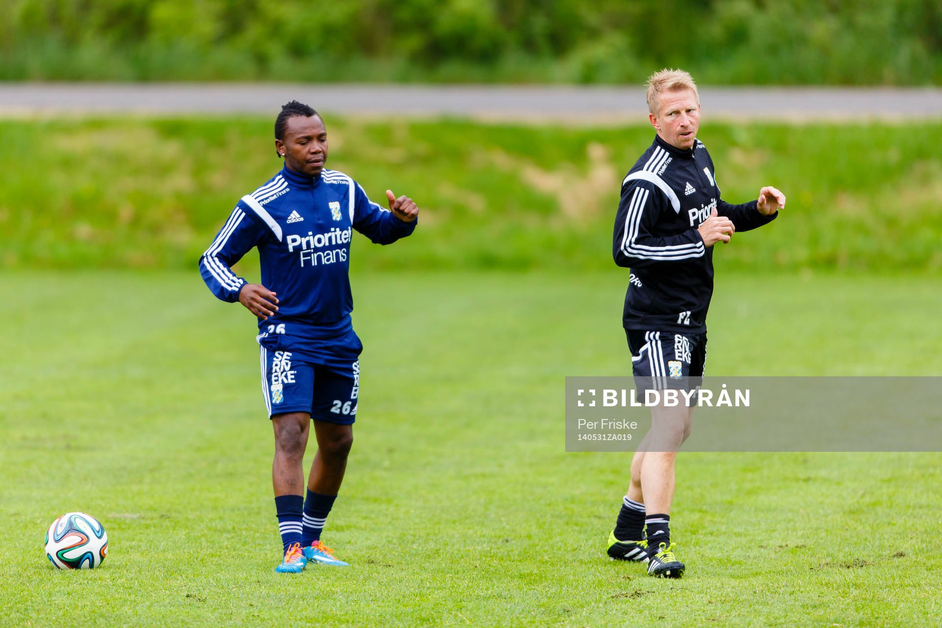 IFK Göteborgs May Mahlangu och sjukgymnast Fredrik Larsson