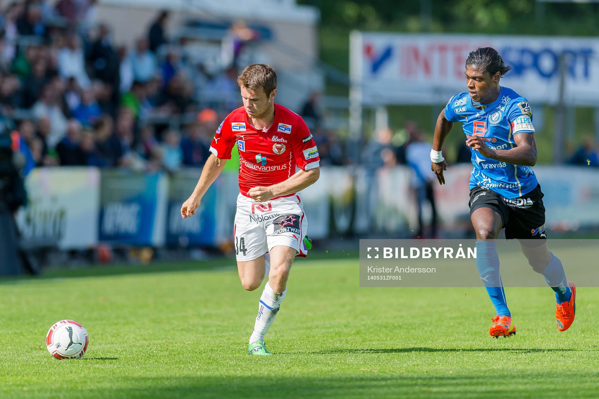 Kalmars Måns Söderqvist och Halmstads Joseph Baffo under fotbollsbollmatchen i allsvenskan mellan Halmstad och Kalmar den 31 maj 2014 i Halmstad.