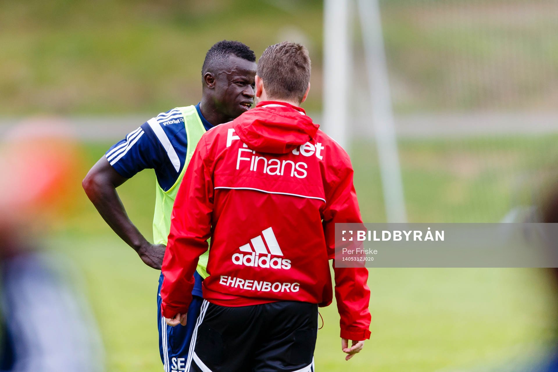 IFK Göteborgs Malick Mane pratar med tränare Mikael Stahre
