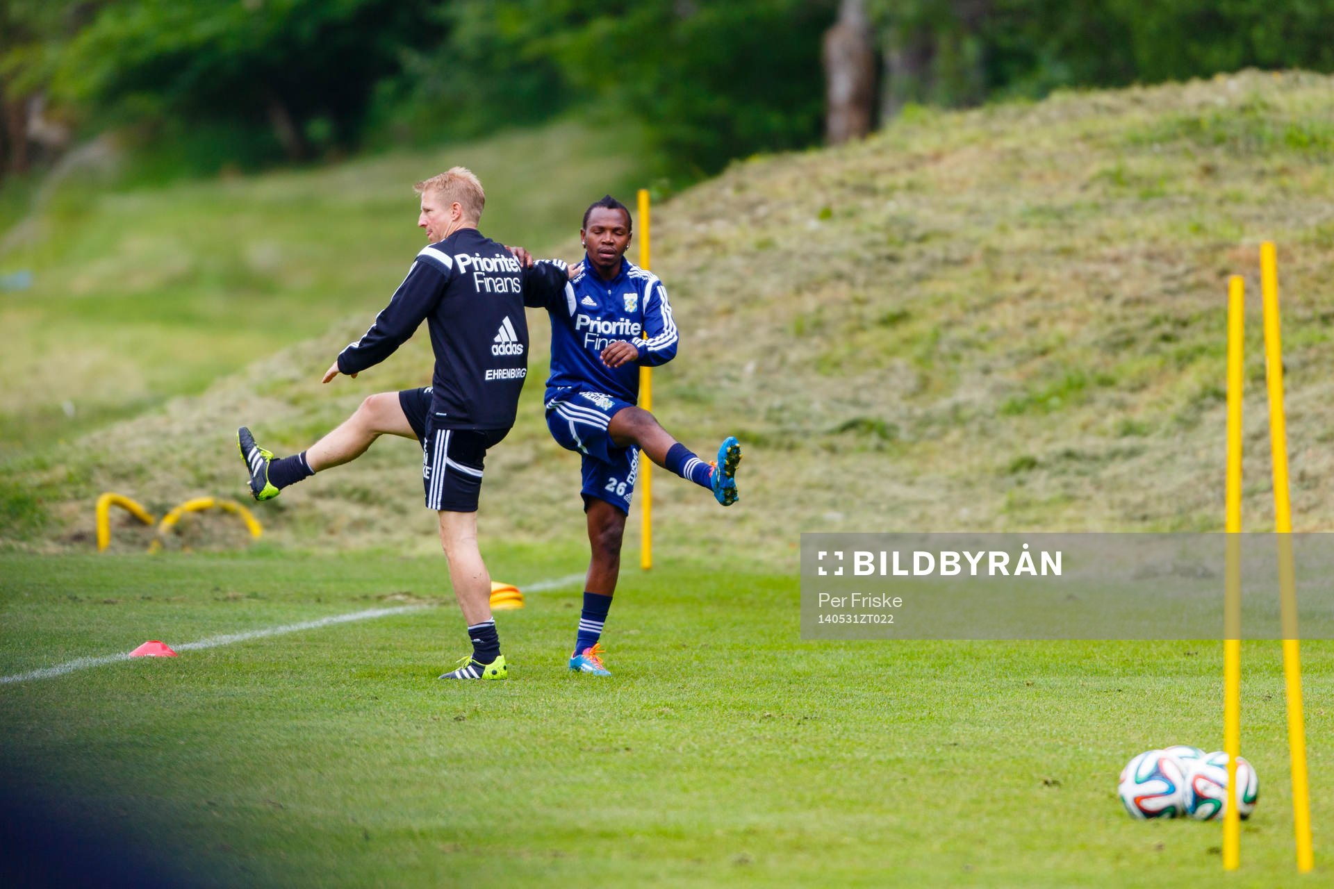 n140531 IFK Göteborgs May Mahlangu och sjukgymnast Fredrik