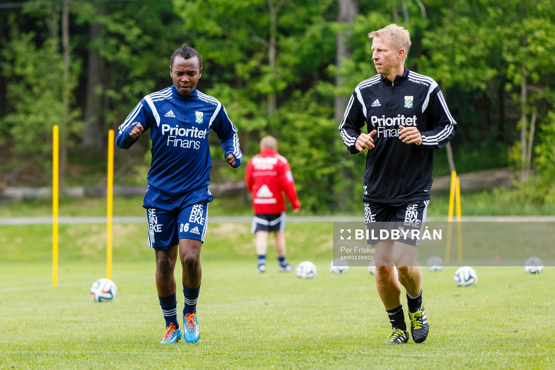 IFK Göteborgs May Mahlangu och sjukgymnast Fredrik Larsson