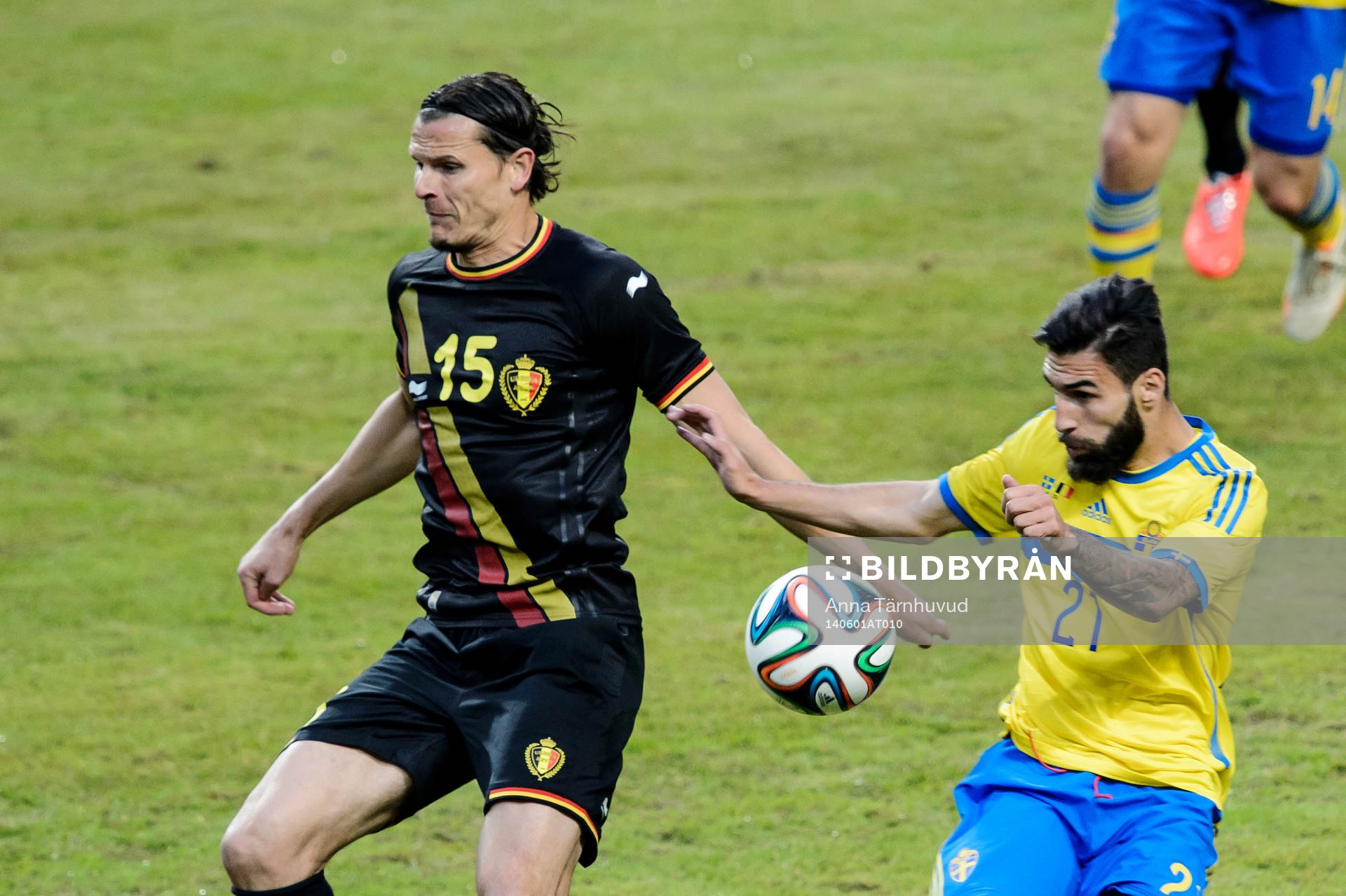Belgiens Daniel Van Buyten och Sveriges Jimmy Durmaz