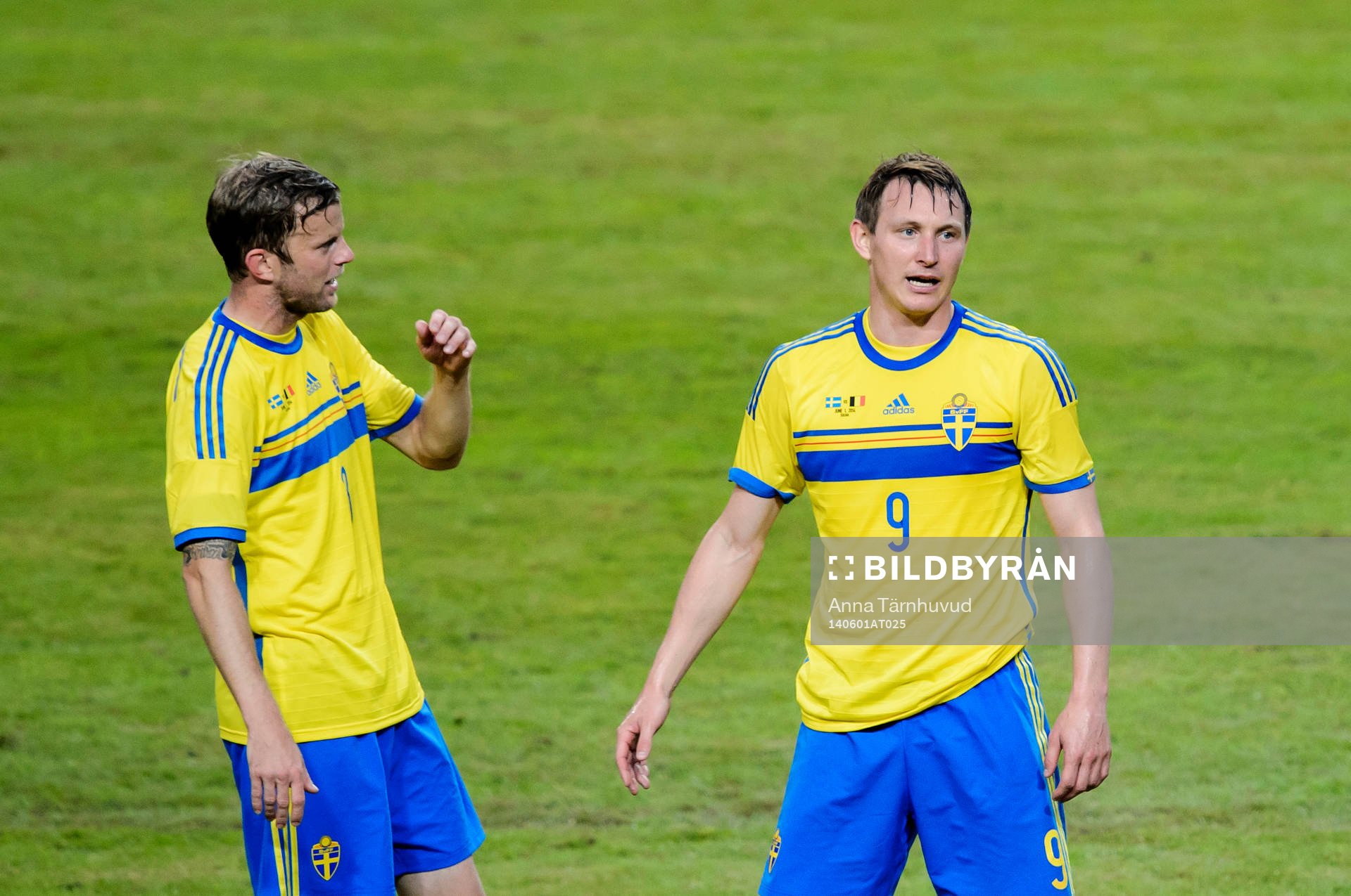 Sveriges Mikael Antonsson och Kim Källström deppar