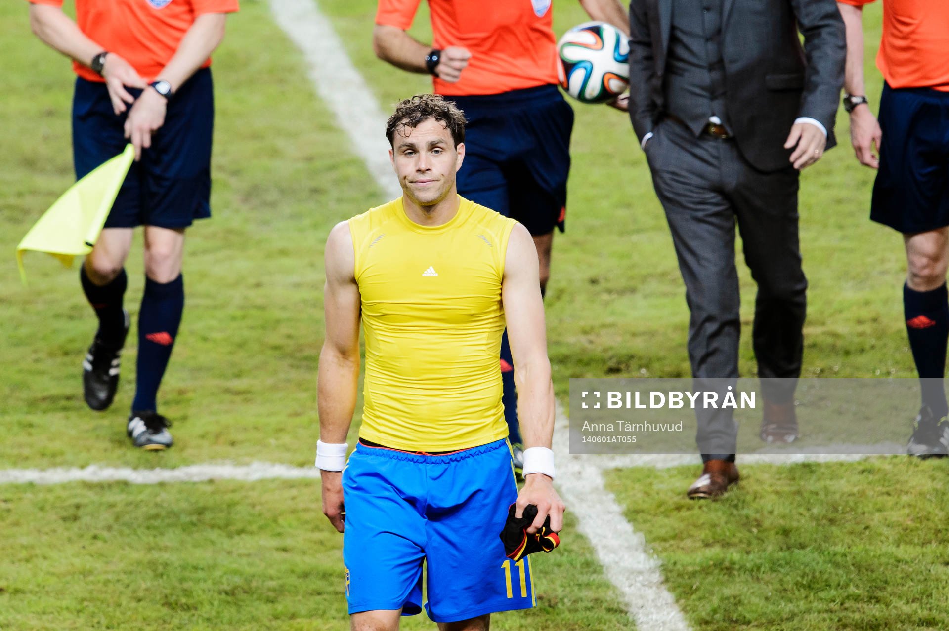 Sveriges Johan Elmander deppar