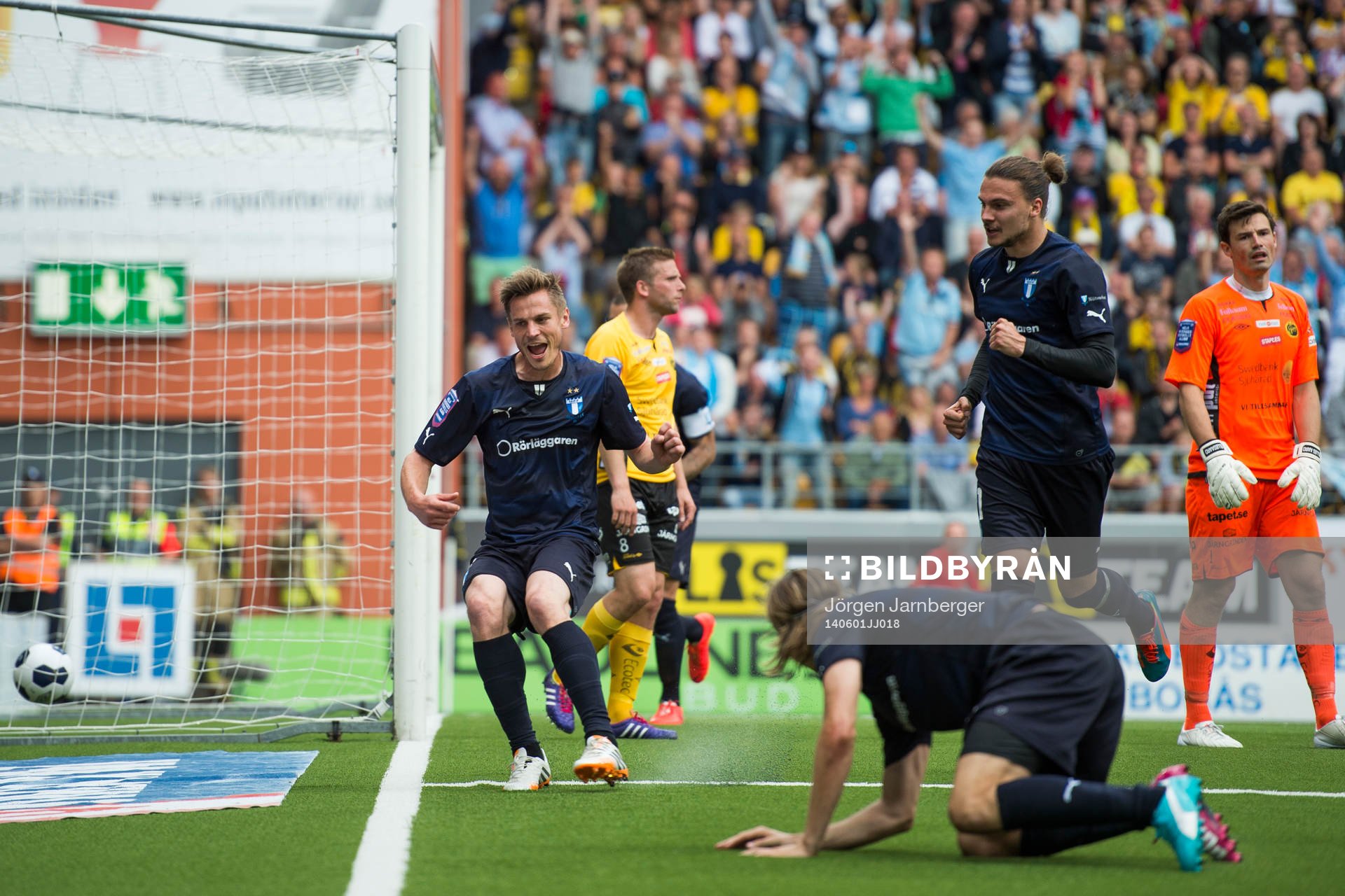 Malmö FFs Erik Friberg jublar efter 0-1 under fotbollsmatchen i Allsvenskan mellan IF Elfsborg och Malmö FF den 1 juni 2014 i Borås.