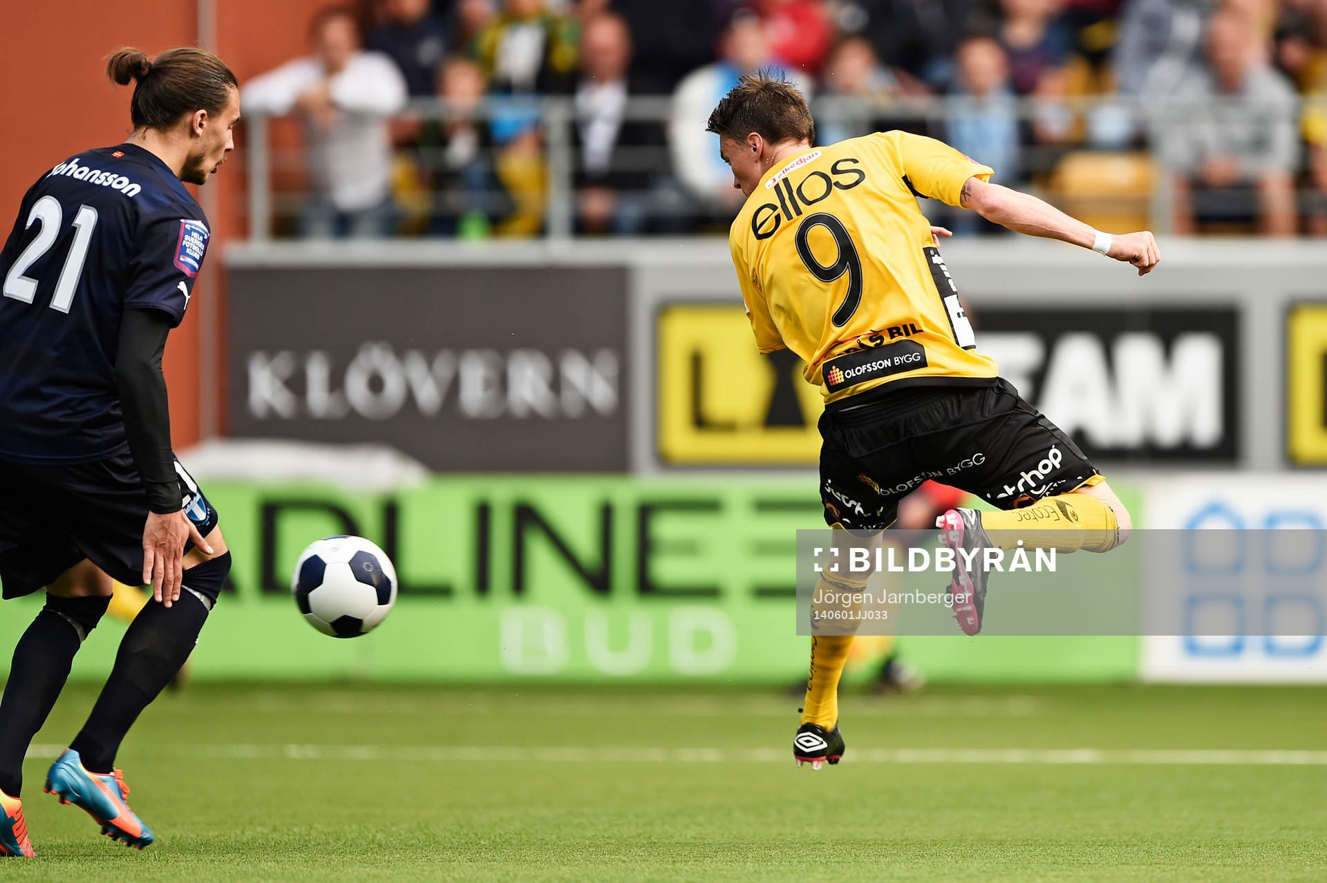 Elfsborgs Lasse Nilsson försöker klacka in bollen