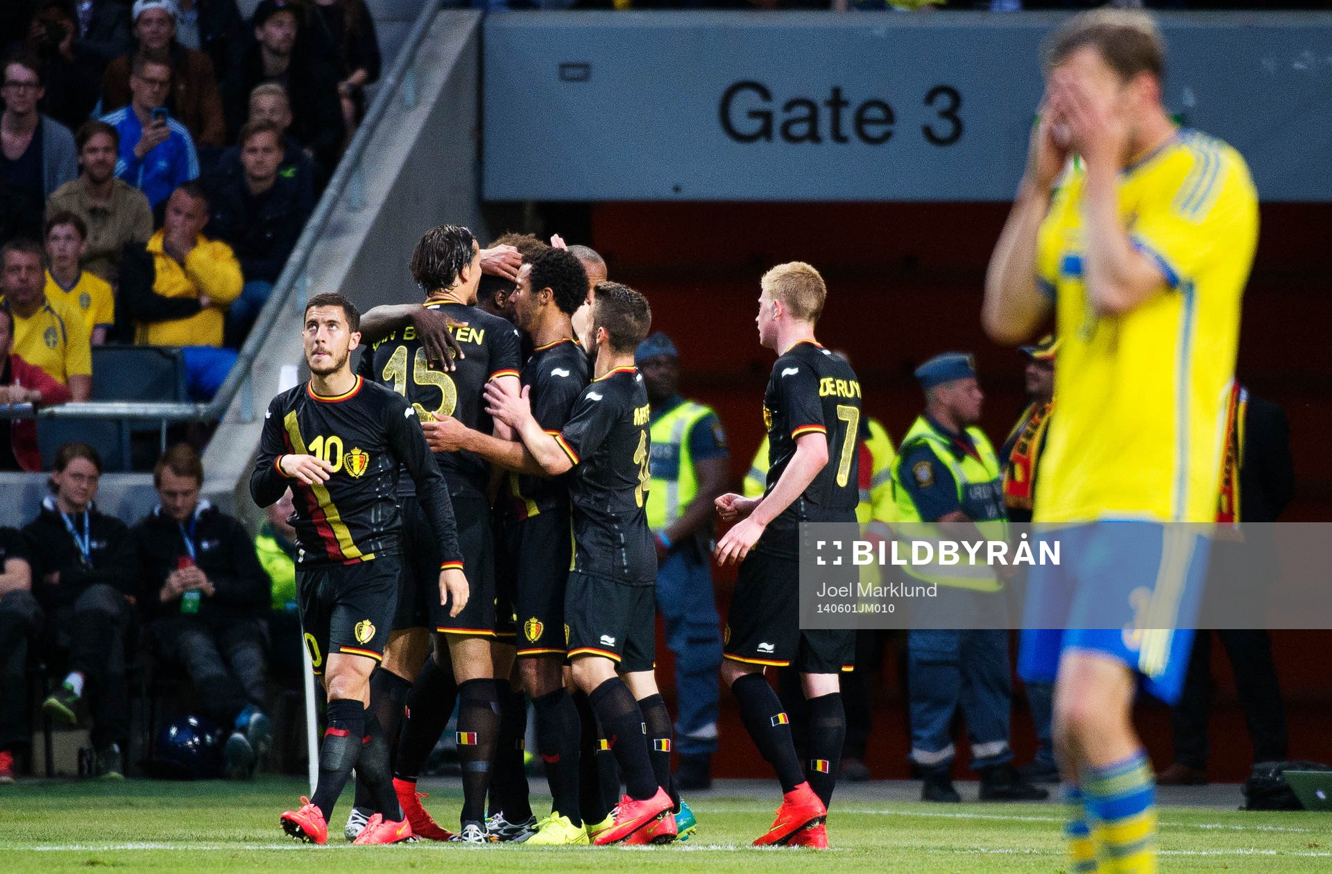 Spelare i Belgien jublar