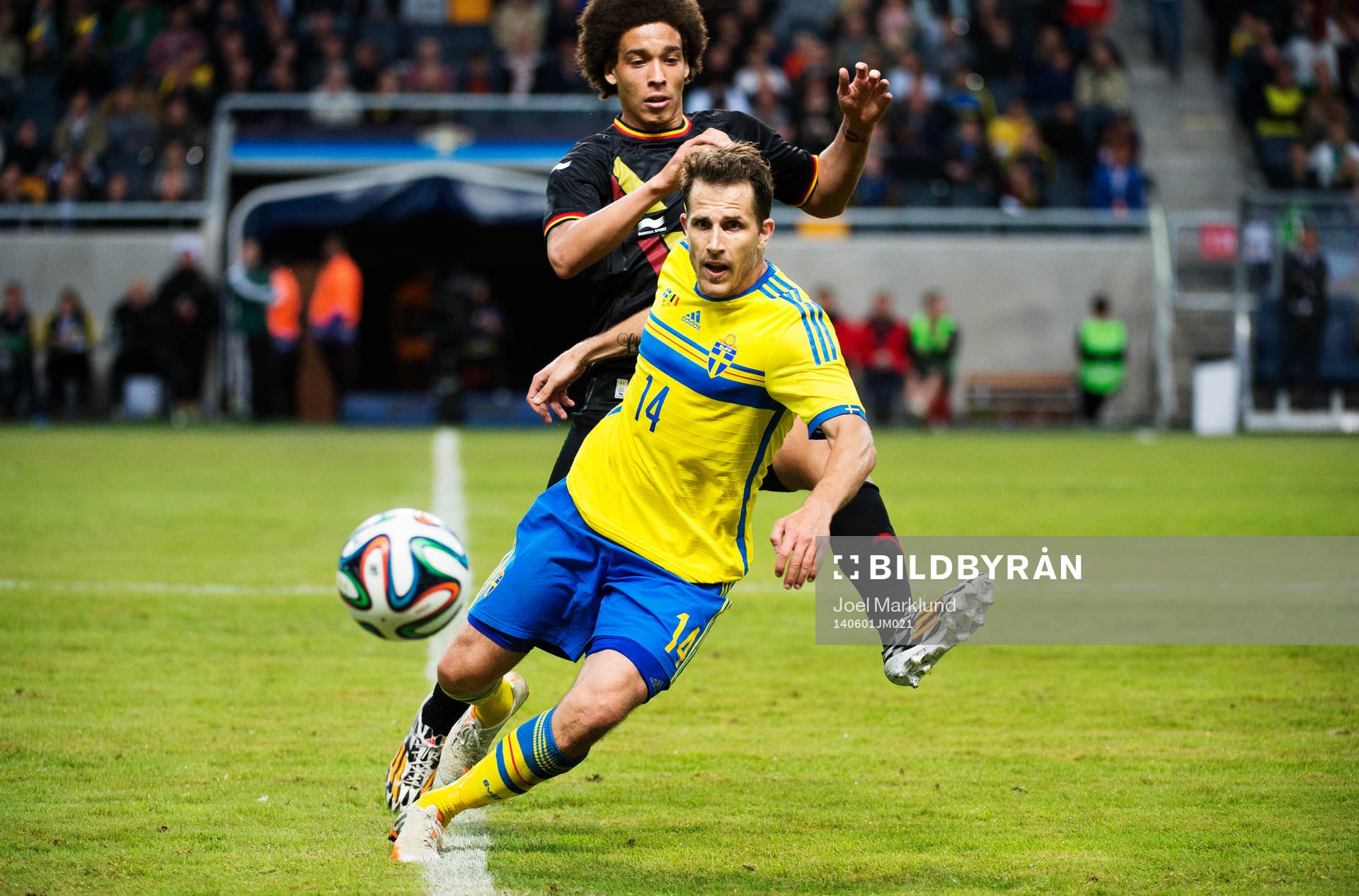 Sveriges Tobias Hysén och Belgiens Axel Witsel