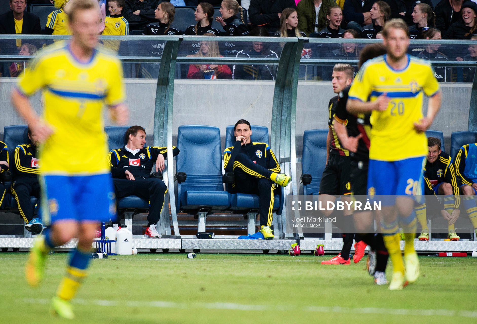 Sveriges Zlatan Ibrahimovic sitter på bänken