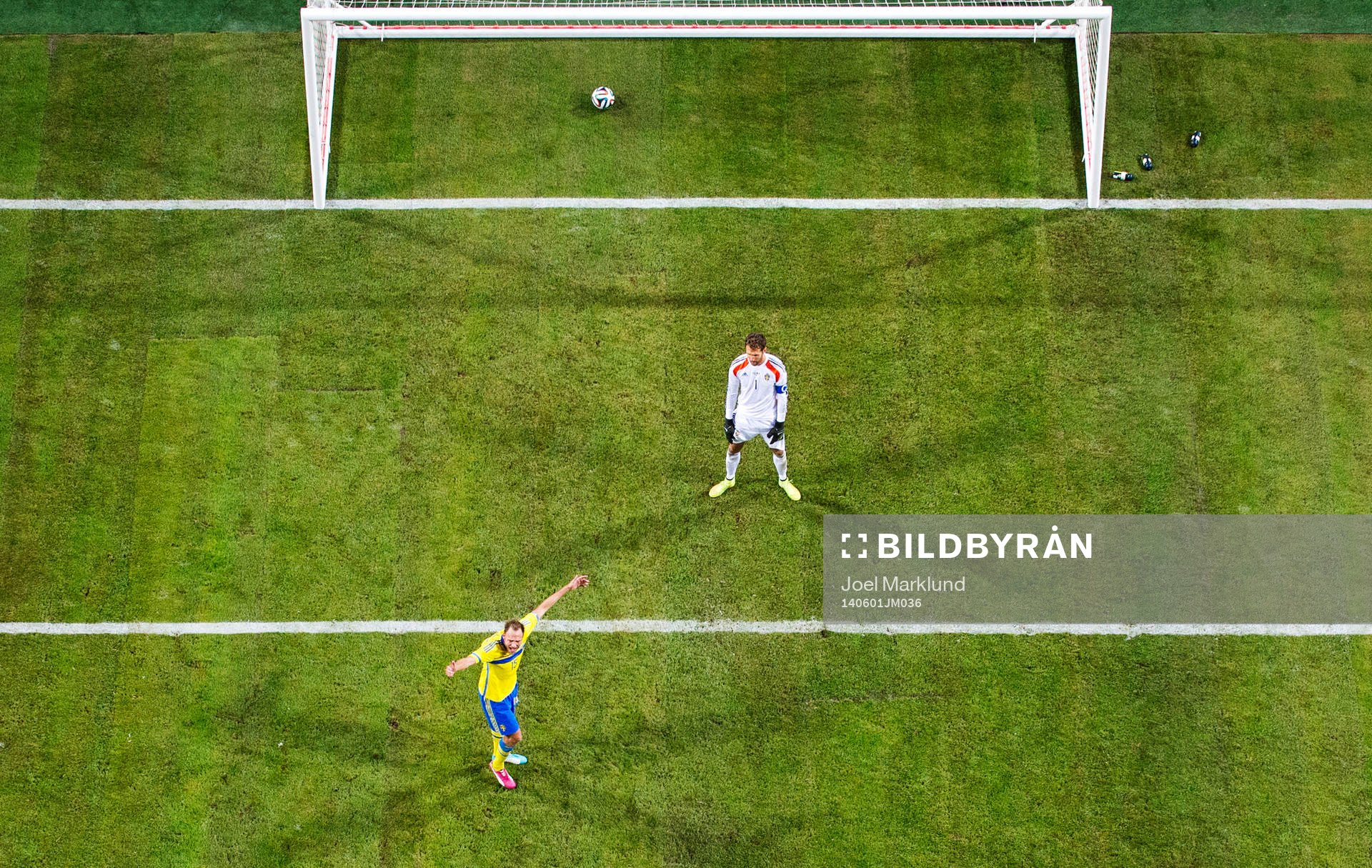 Sveriges Andreas Granqvist och målvakt Andreas Isaksson