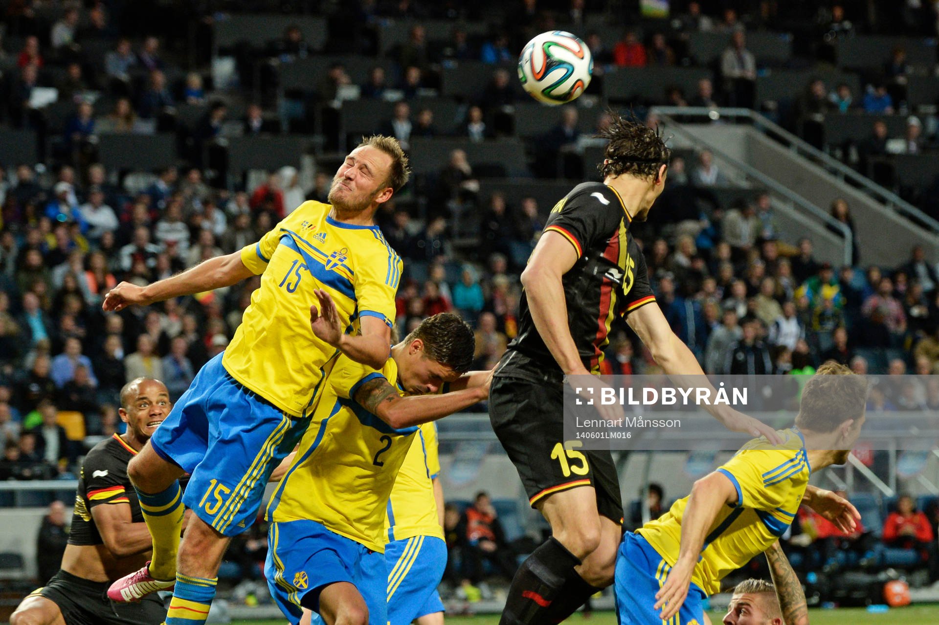 Sveriges Andreas Granqvist och Belgiens Divock Origi