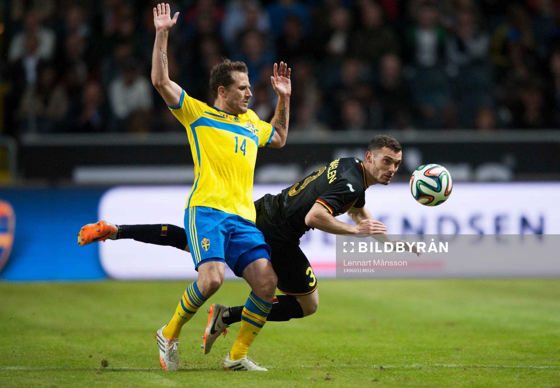 Sveriges Tobias Hysén och Belgiens Thomas Vermaelen i