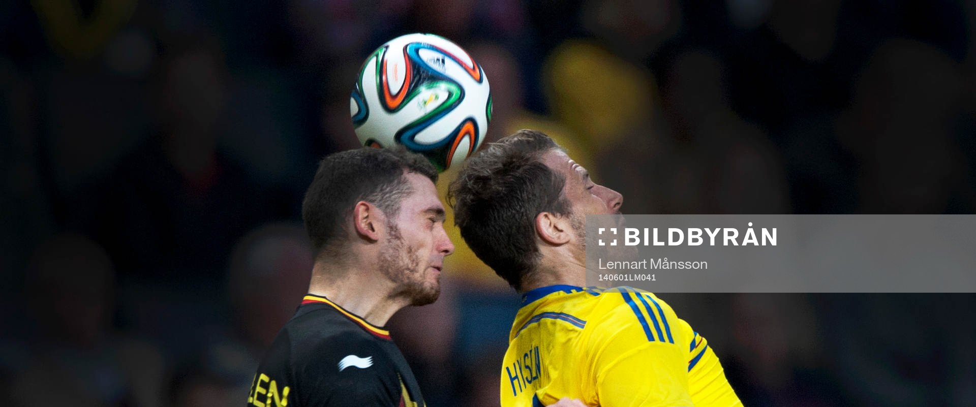 Belgiens Thomas Vermaelen och Sveriges Tobias Hysén i