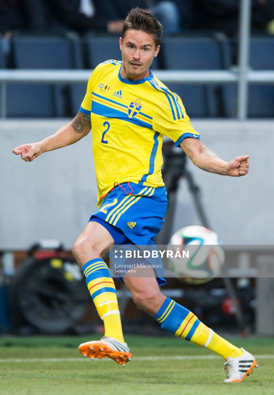 Sveriges Mikael Lustig  i träningslandskampen i mellan