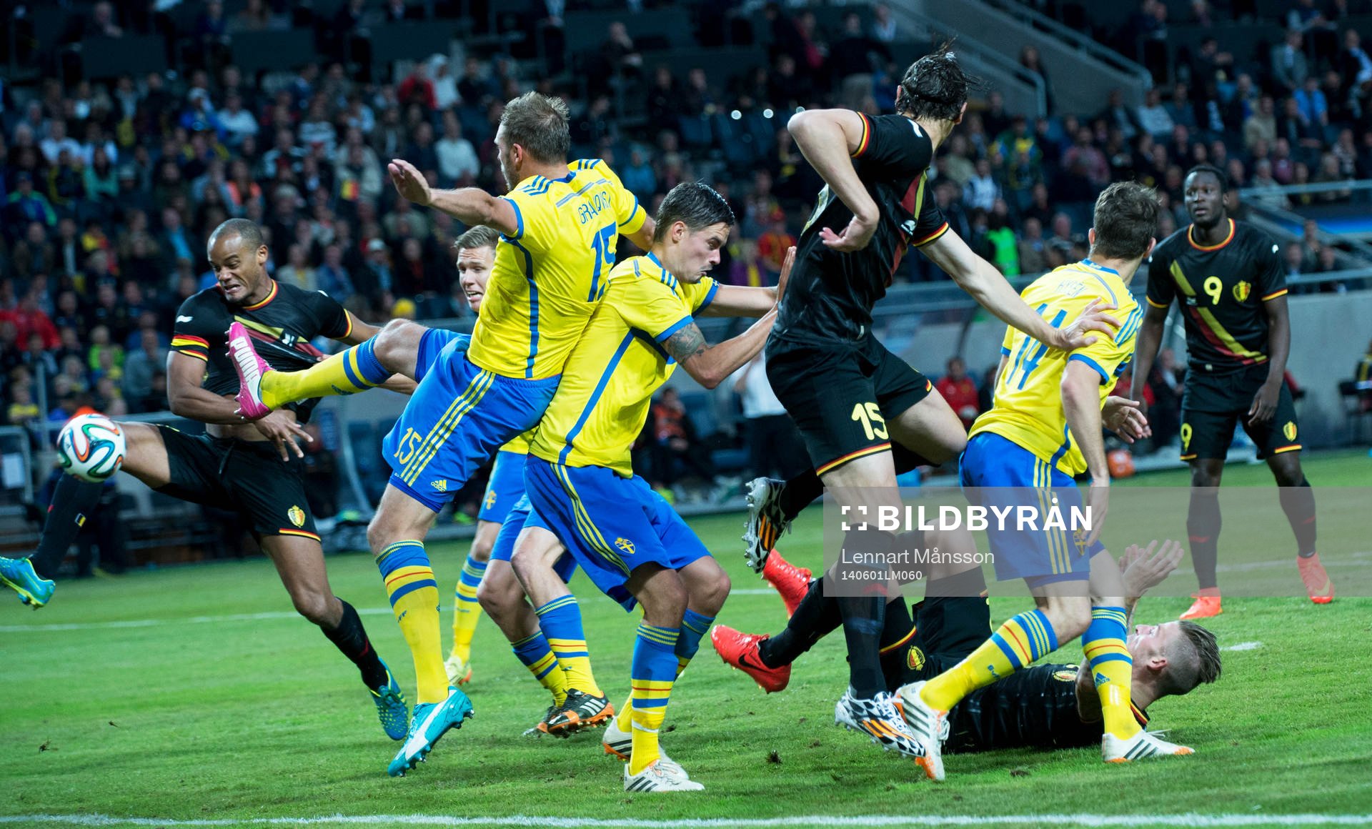 Belgiens Vincent Kompany och Sveriges Andreas Granqvist och
