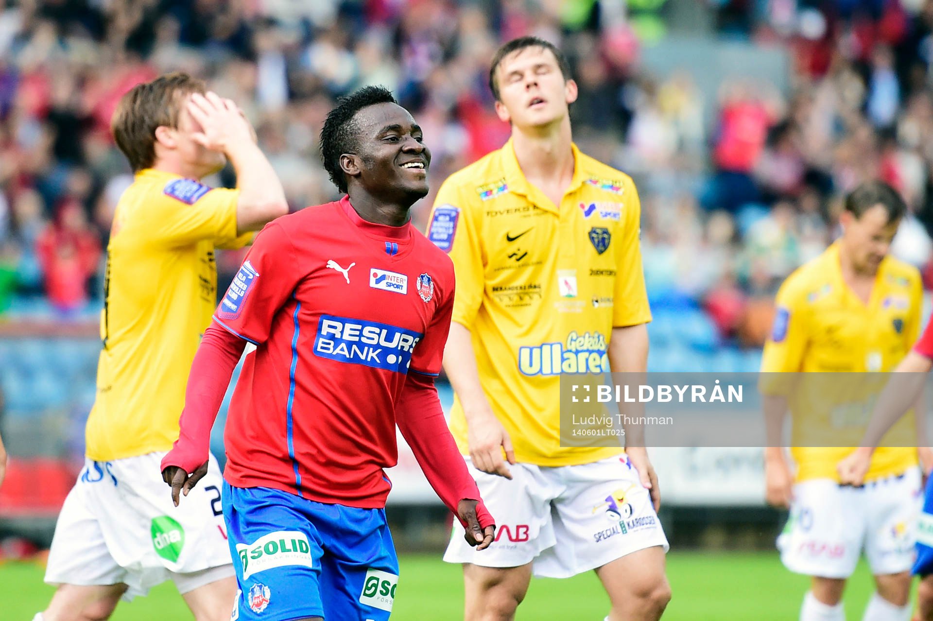 Helsingborgs David Accam jublar och Falkenberg deppar