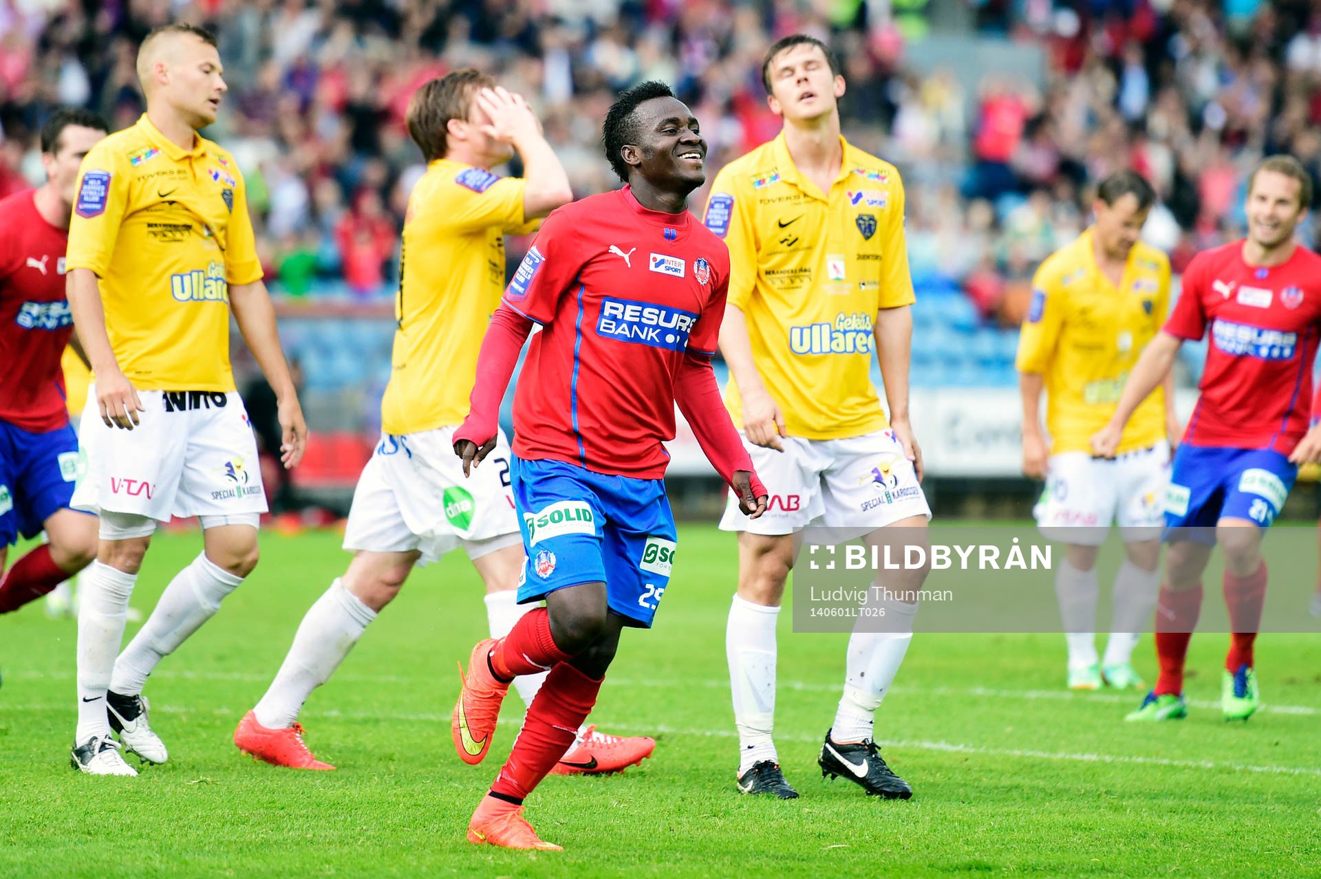 Helsingborgs David Accam jublar och Falkenberg deppar