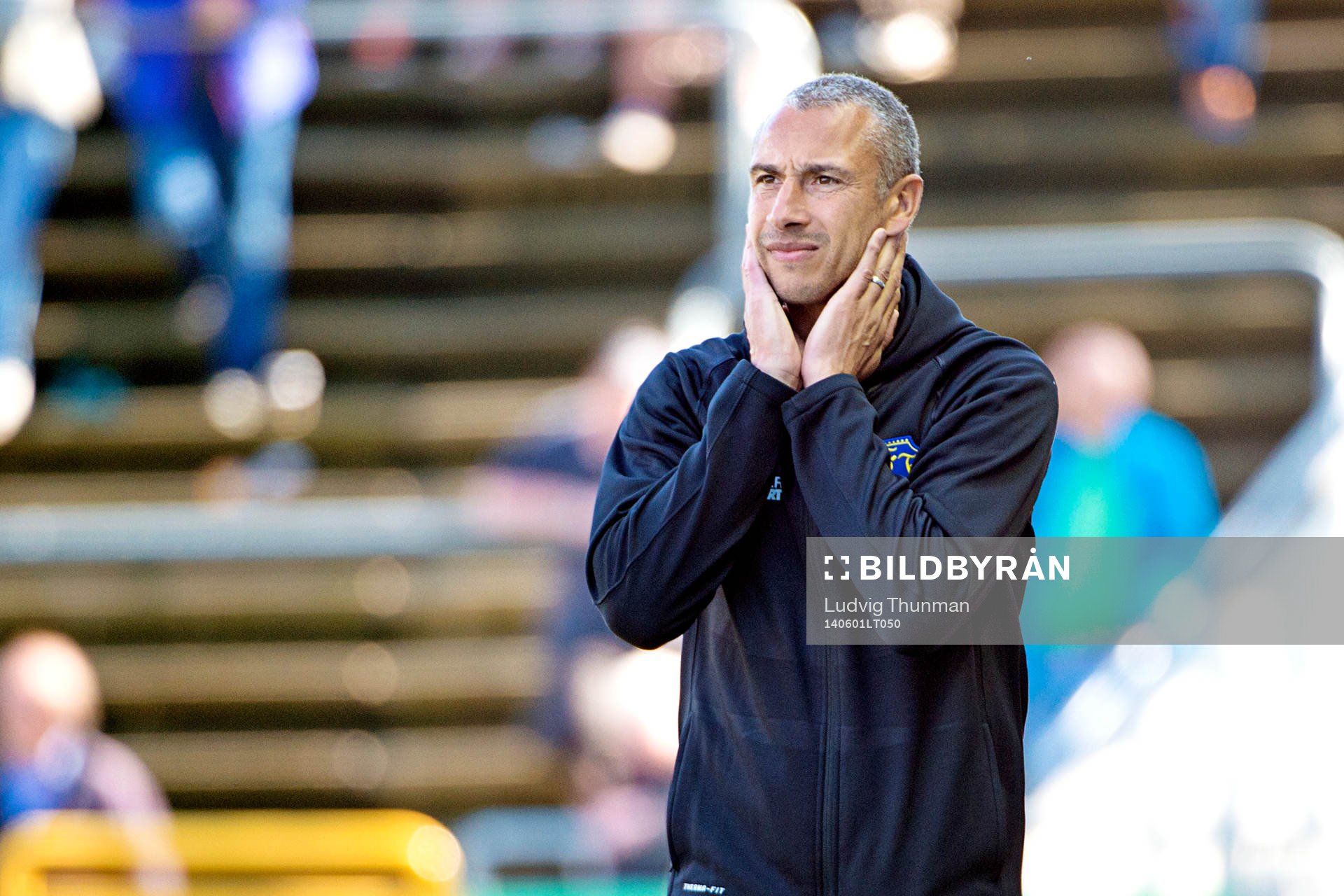 Falkenbergs tränare Henrik Larsson deppar