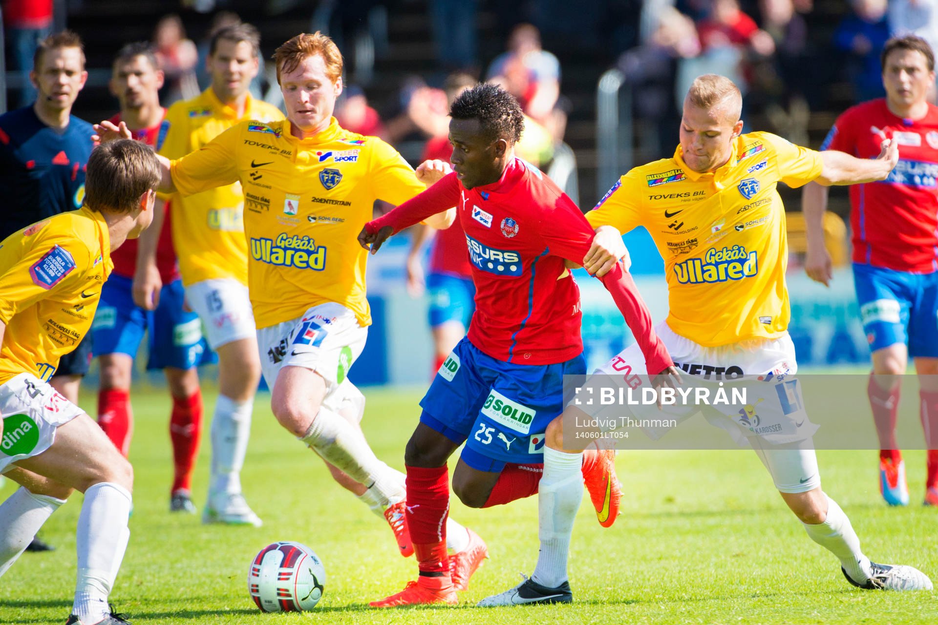 Helsingborgs David Accam tar sig förbi Falkenbergs Dan