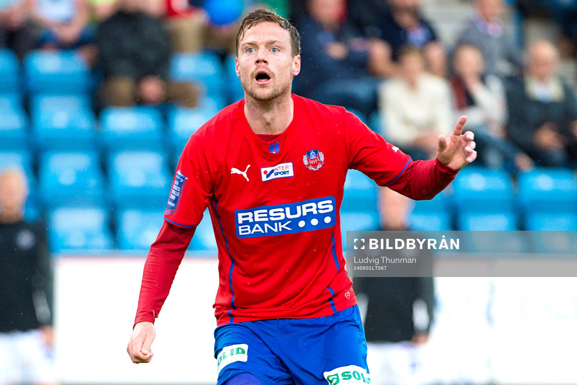Helsingborgs Arnór Smárason ser skottet gå utanför mål