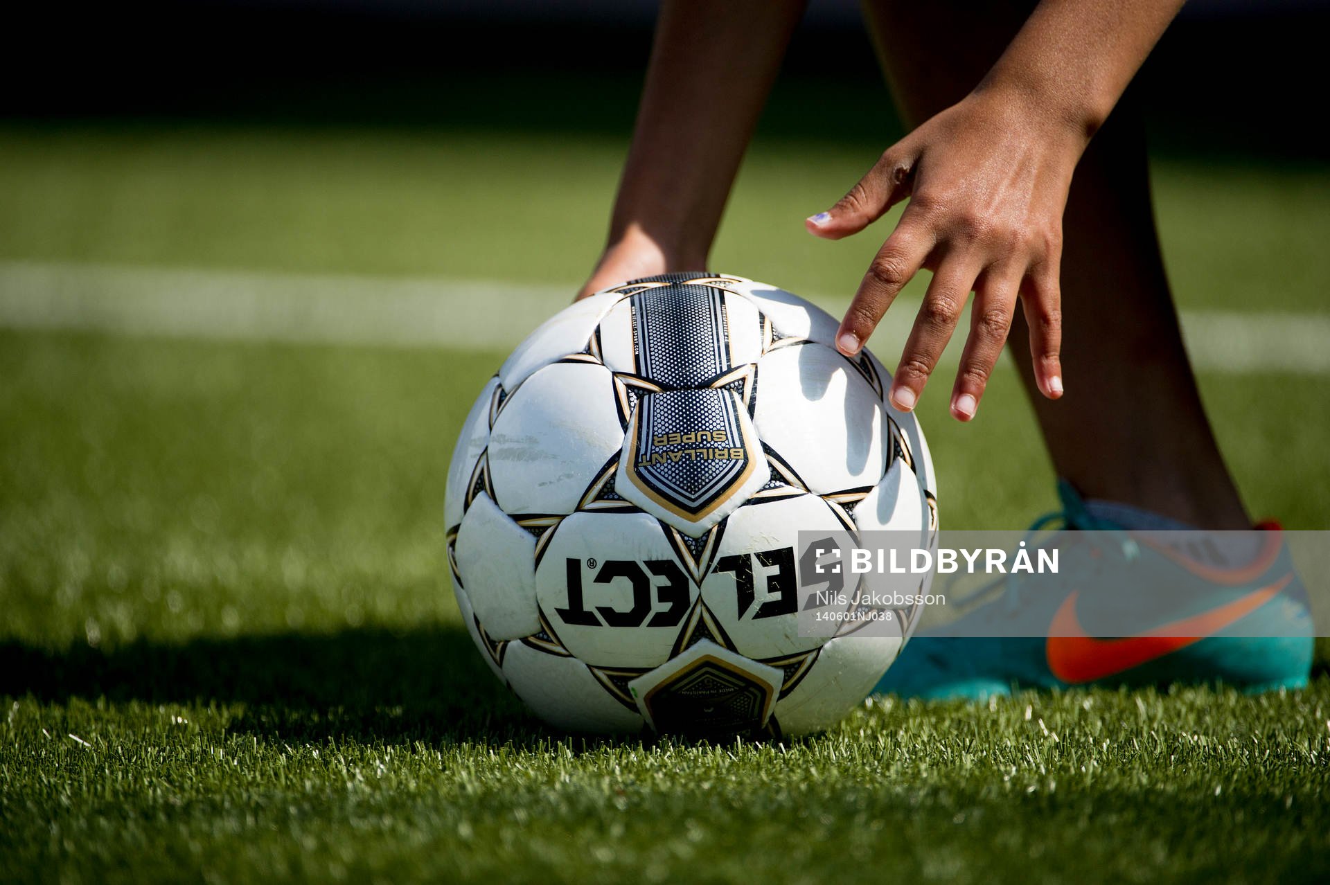 En boll och en hand