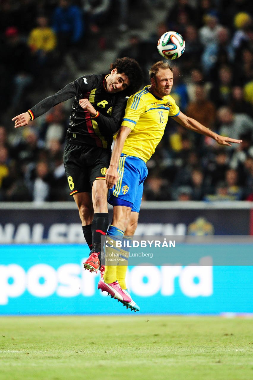 Belgiens Marouane Fellaini och Sveriges Andreas Granqvist