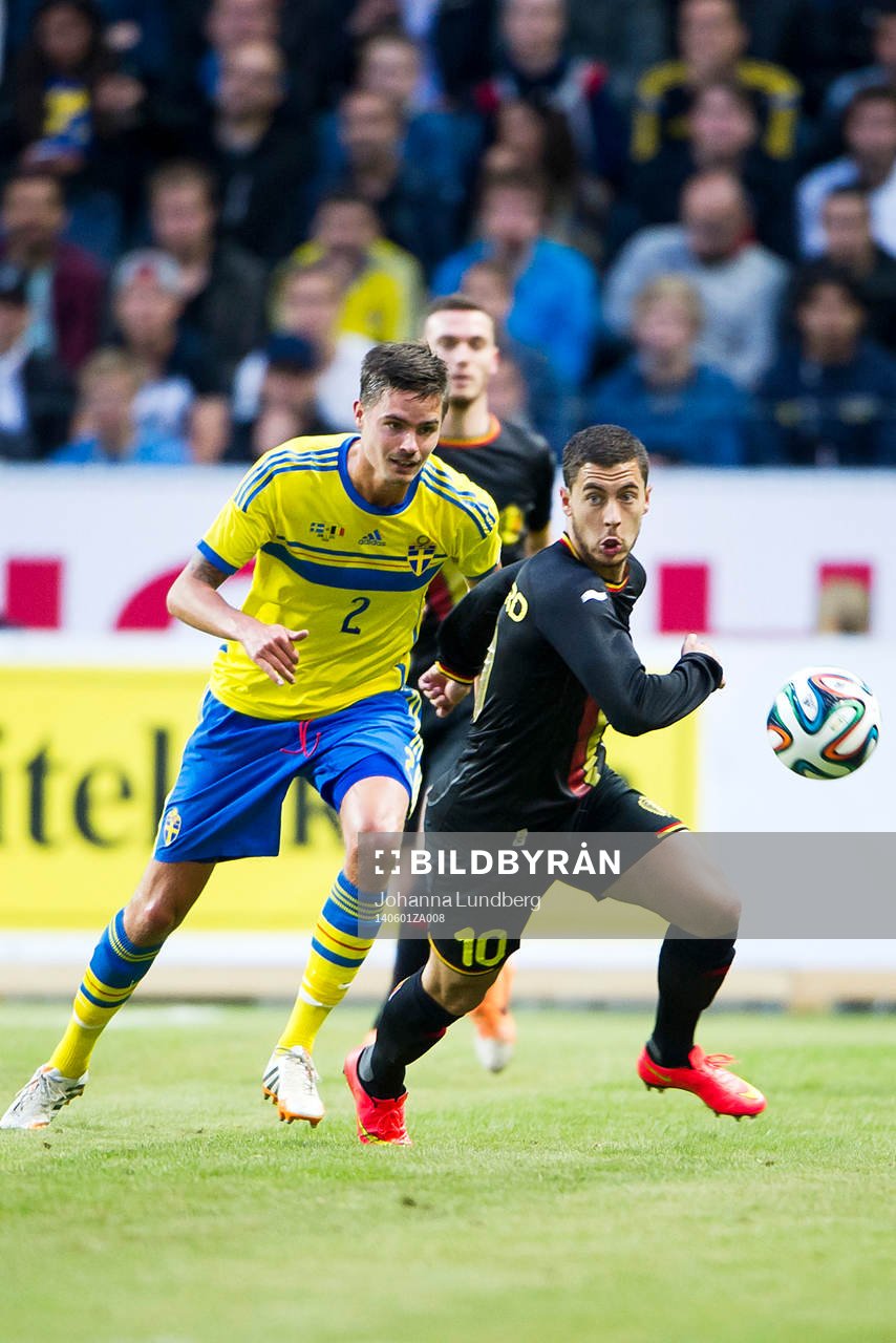 Sveriges Mikael Lustig mot Belgiens Eden Hazard