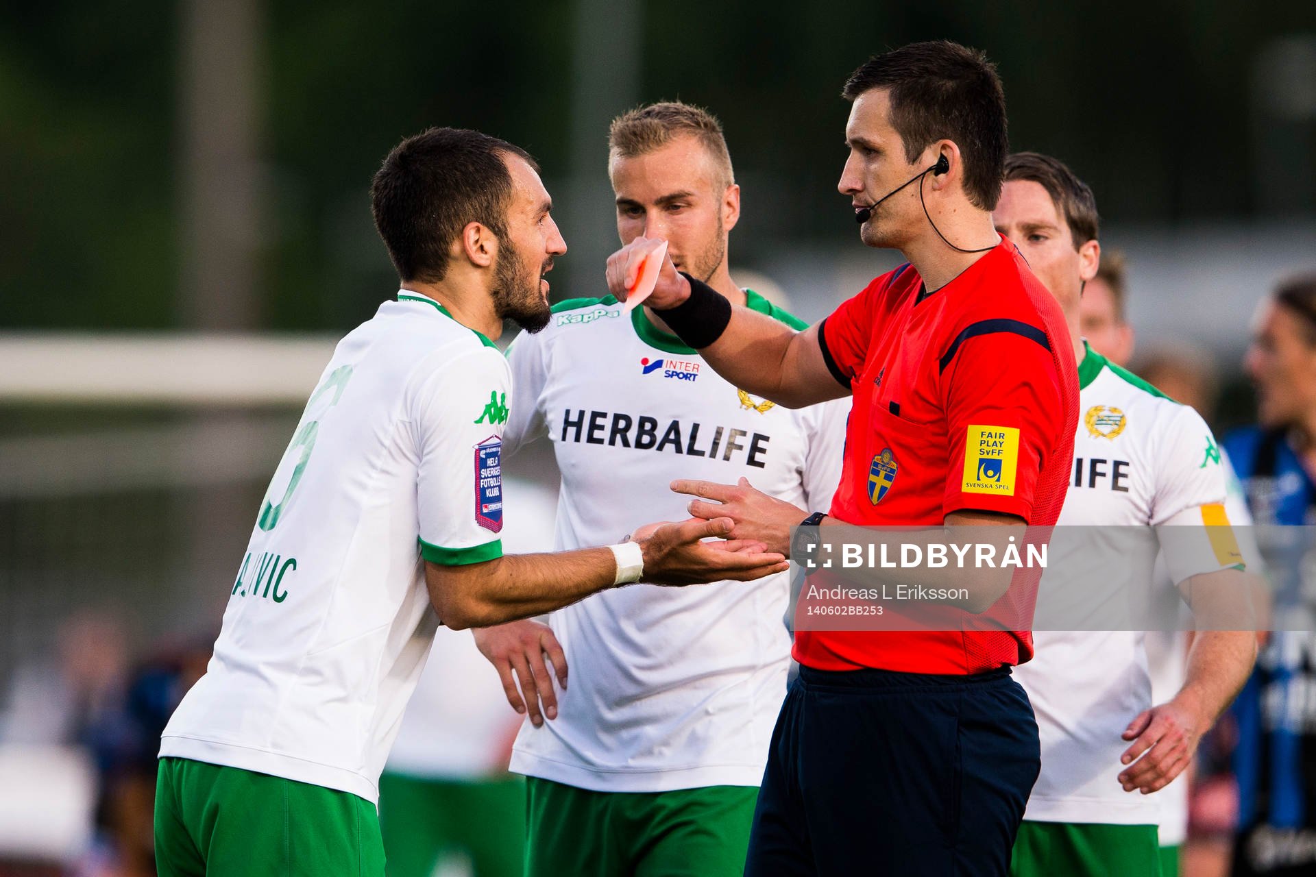 Hammarbys Marko Mihajlovic får sitt andra gula kort vilket