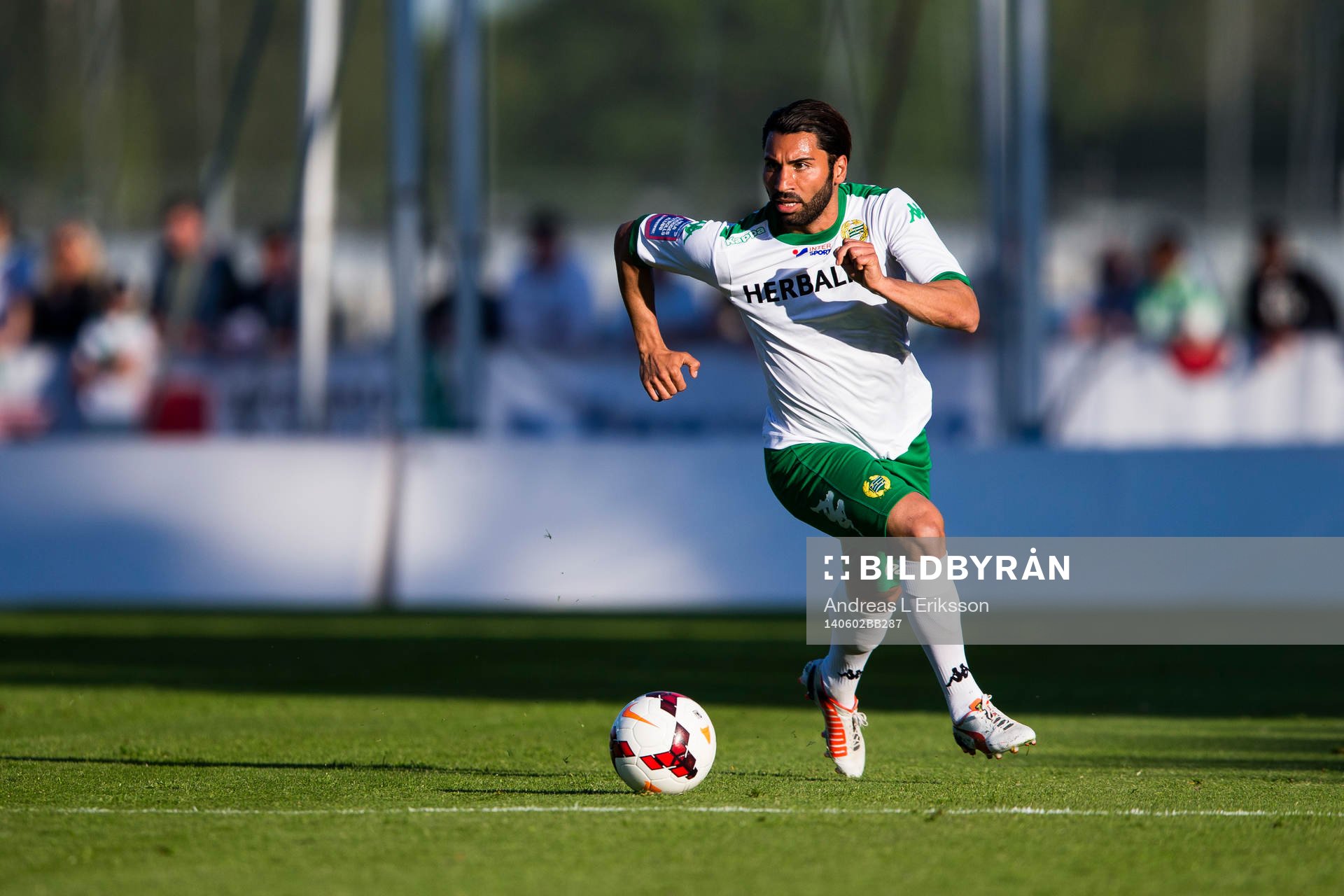 Hammarbys Stefan Batan med bollen