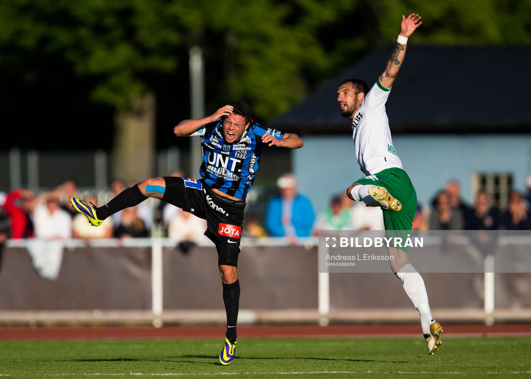Sirius Kerim Mrabti och Hammarbys Marko Mihajlovic i en