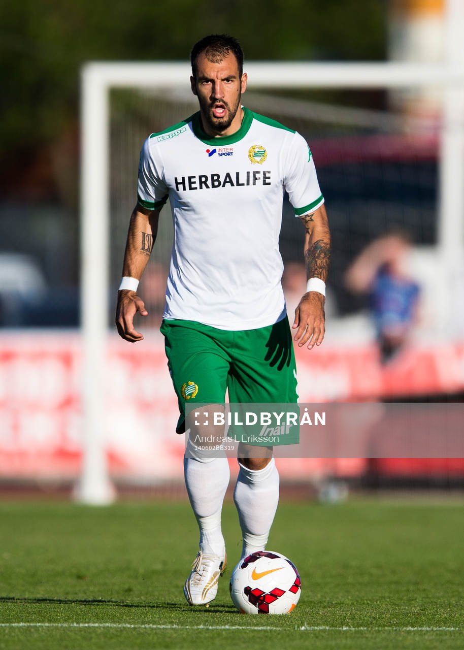 Hammarbys Marko Mihajlovic med bollen