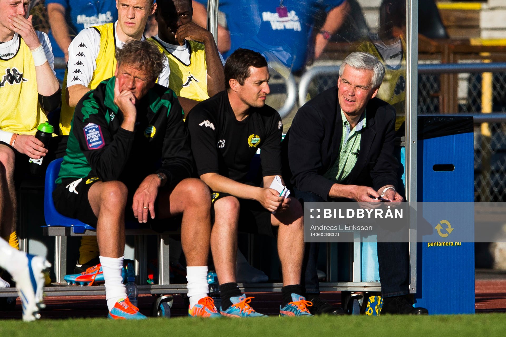 Hammarbys målvaktstränare Mikael Olsson, assisterande tränare Carlos Banda och tränare Nanne Bergstrand under fotbollsmatchen i Superettan mellan Sirius och Hammarby den 2 juni 2014 i Stockholm.