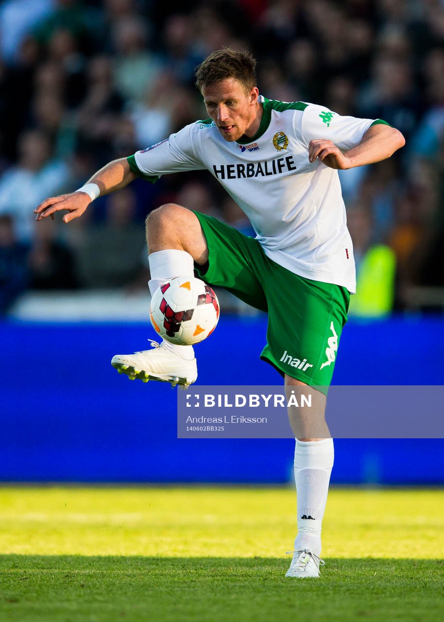 Hammarbys Jan Gunnar Solli med bollen