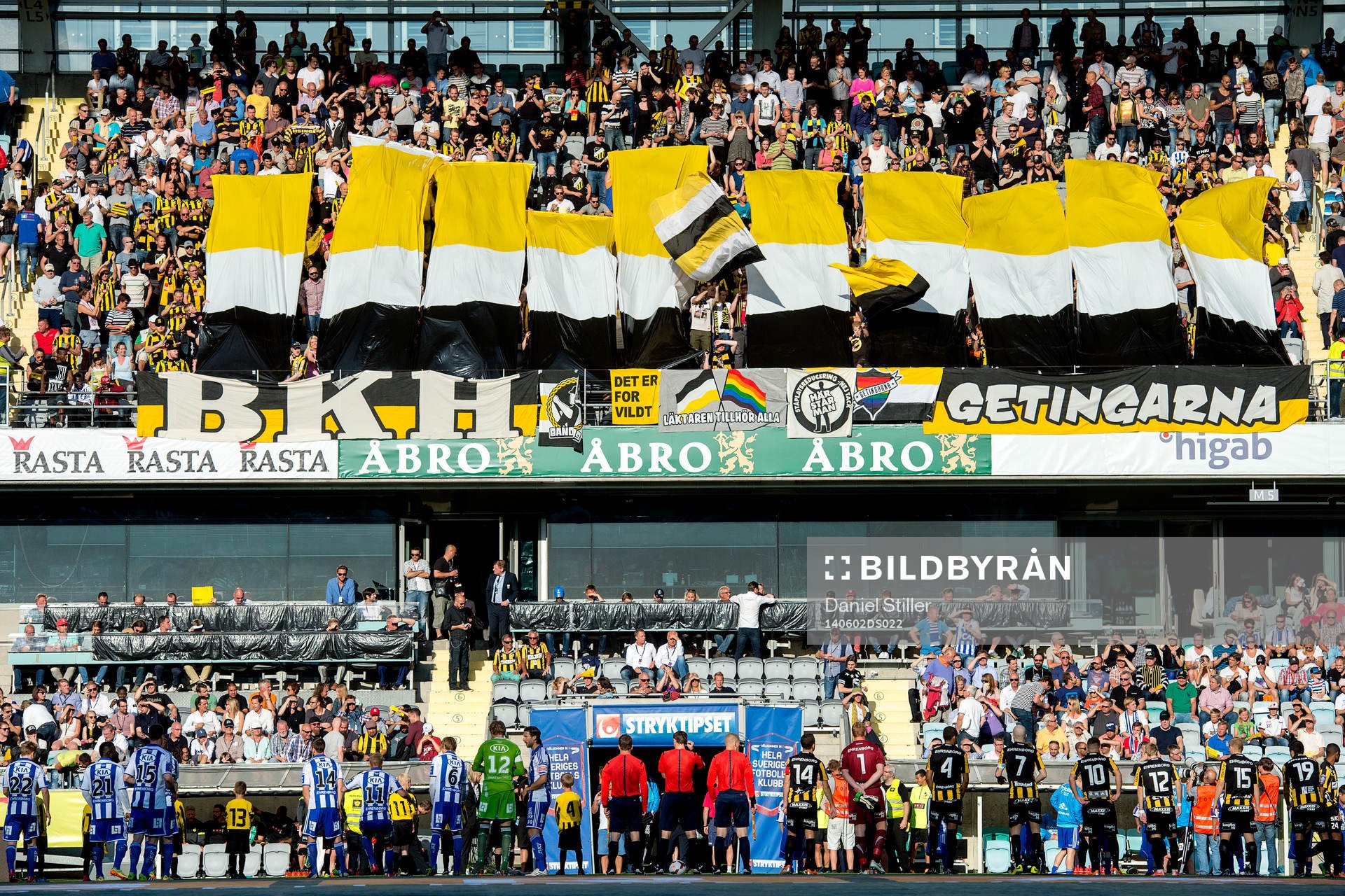 Häckens tifo under lineup innan fotbollsmatchen i Allsvenskan mellan Häcken och IFK Göteborg den 2 juni 2014 i Göteborg.