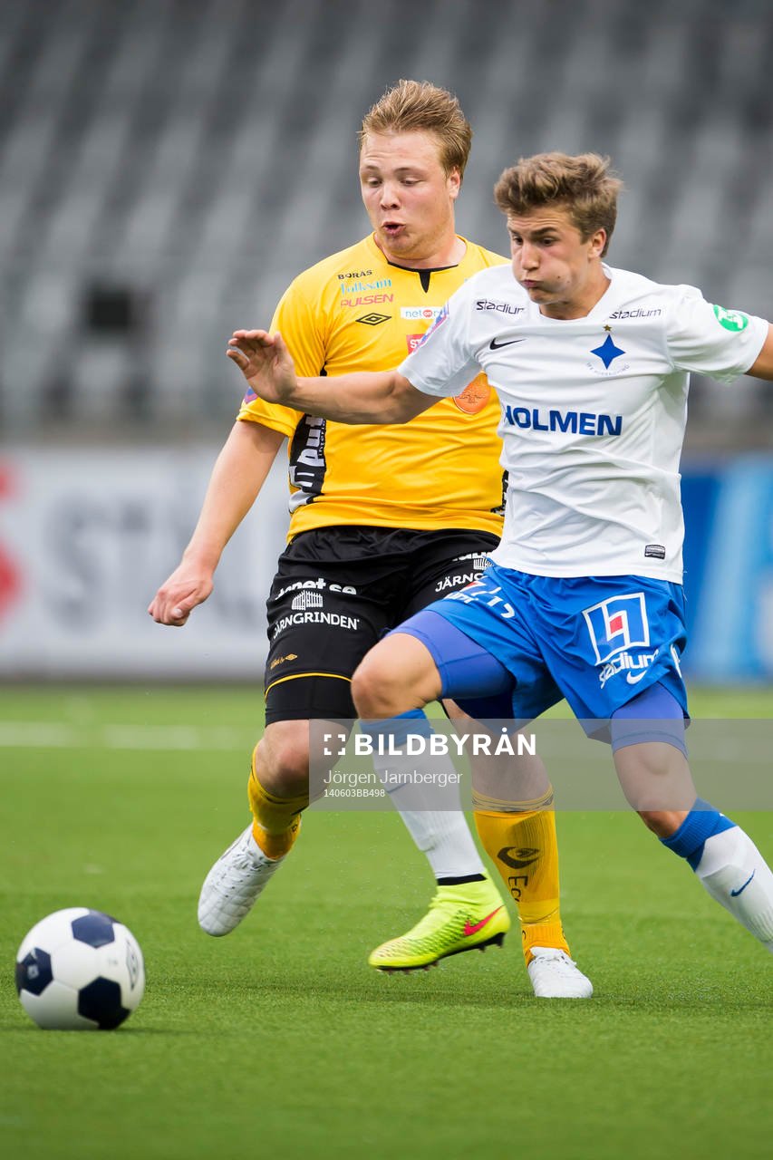 Norrköpings Jonathan Lundin och Elfsborgs Martin Ingesson under fotbollsmatchen i Folksam U21 Allsvenskan Norra mellan Elfsborg och Norrköping den 3 juni 2014 i Borås.