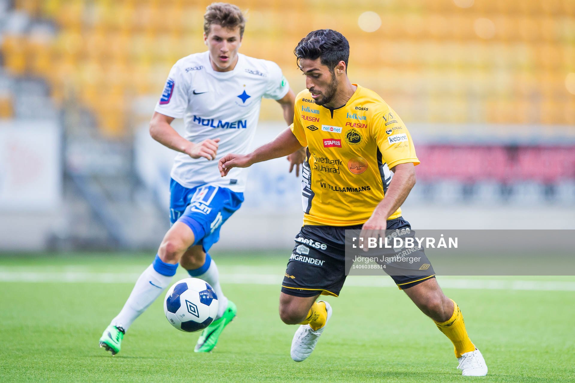 Elfsborgs Arjan Mostafa och Norrköpings Jonathan Lundin (i bakgrunden)under fotbollsmatchen i Folksam U21 Allsvenskan Norra mellan Elfsborg och Norrköping den 3 juni 2014 i Borås.